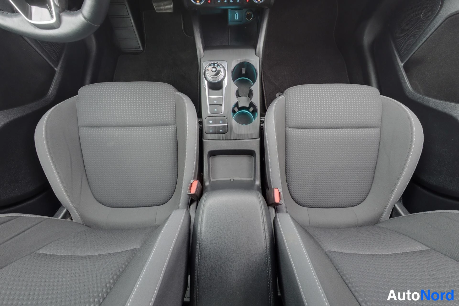 Sininen Ford Focus 2019, kuva 16