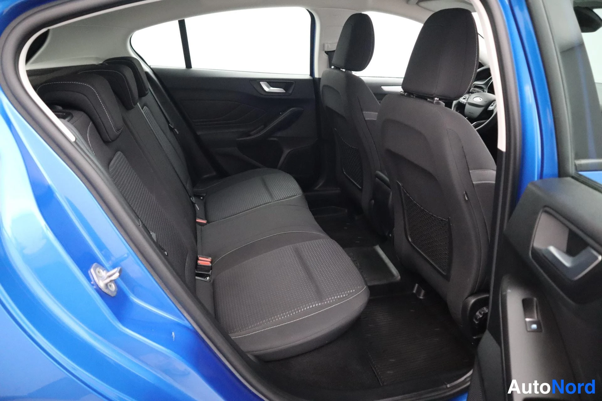 Sininen Ford Focus 2019, kuva 17