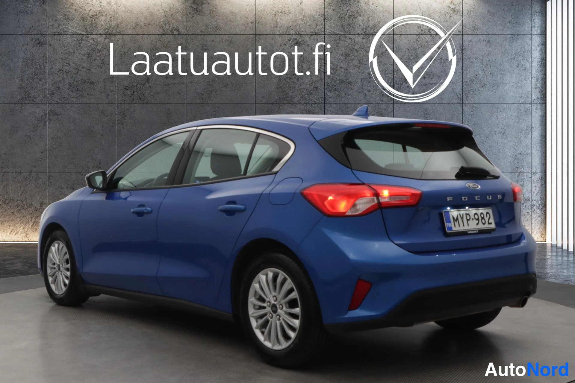 Sininen Ford Focus 2019, takaviisto, kuva 6