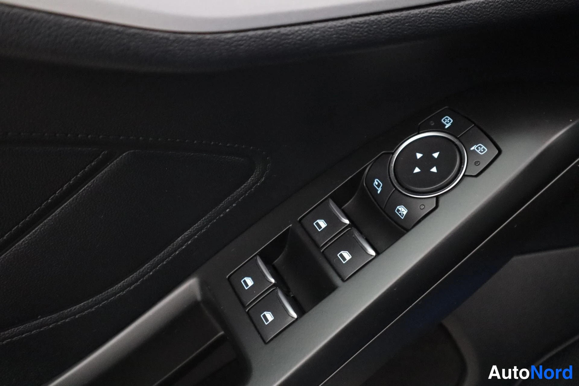 Sininen Ford Focus 2019, kuva 28