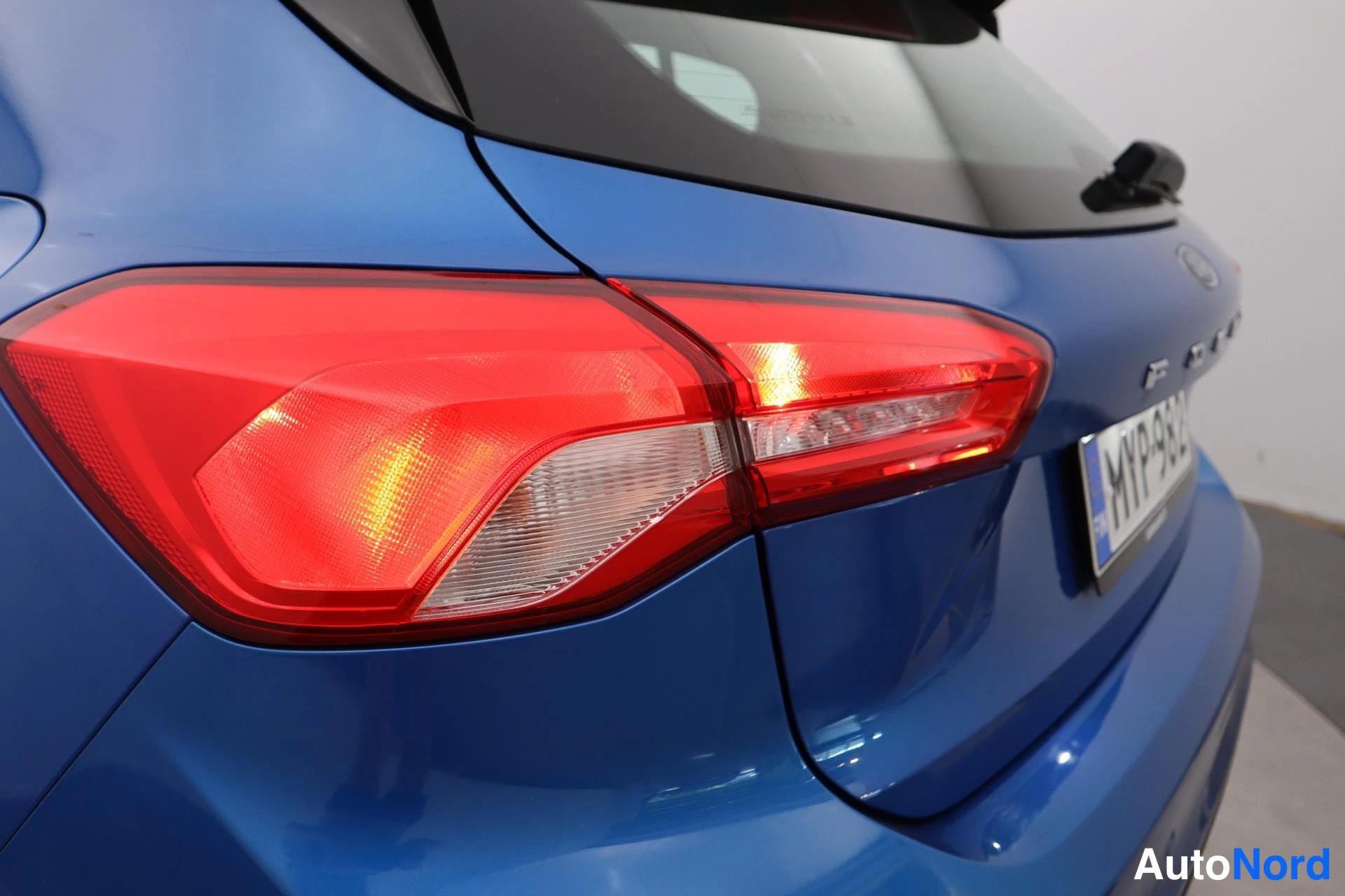 Sininen Ford Focus 2019, takaa, kuva 9