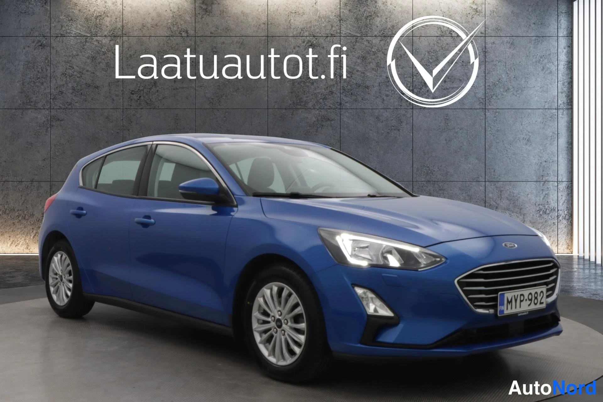 Sininen Ford Focus 2019, etuviisto, keula oikealle, kuva 2