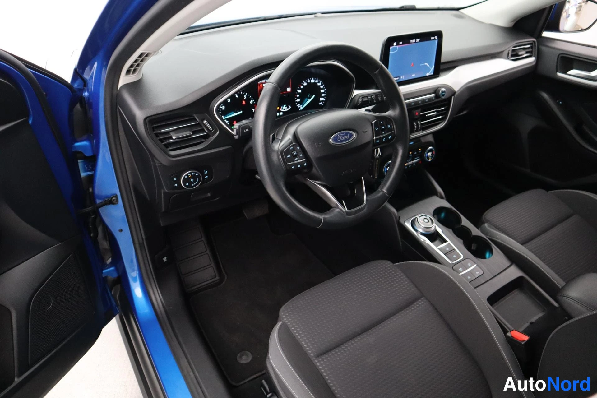 Sininen Ford Focus 2019, kuva 12