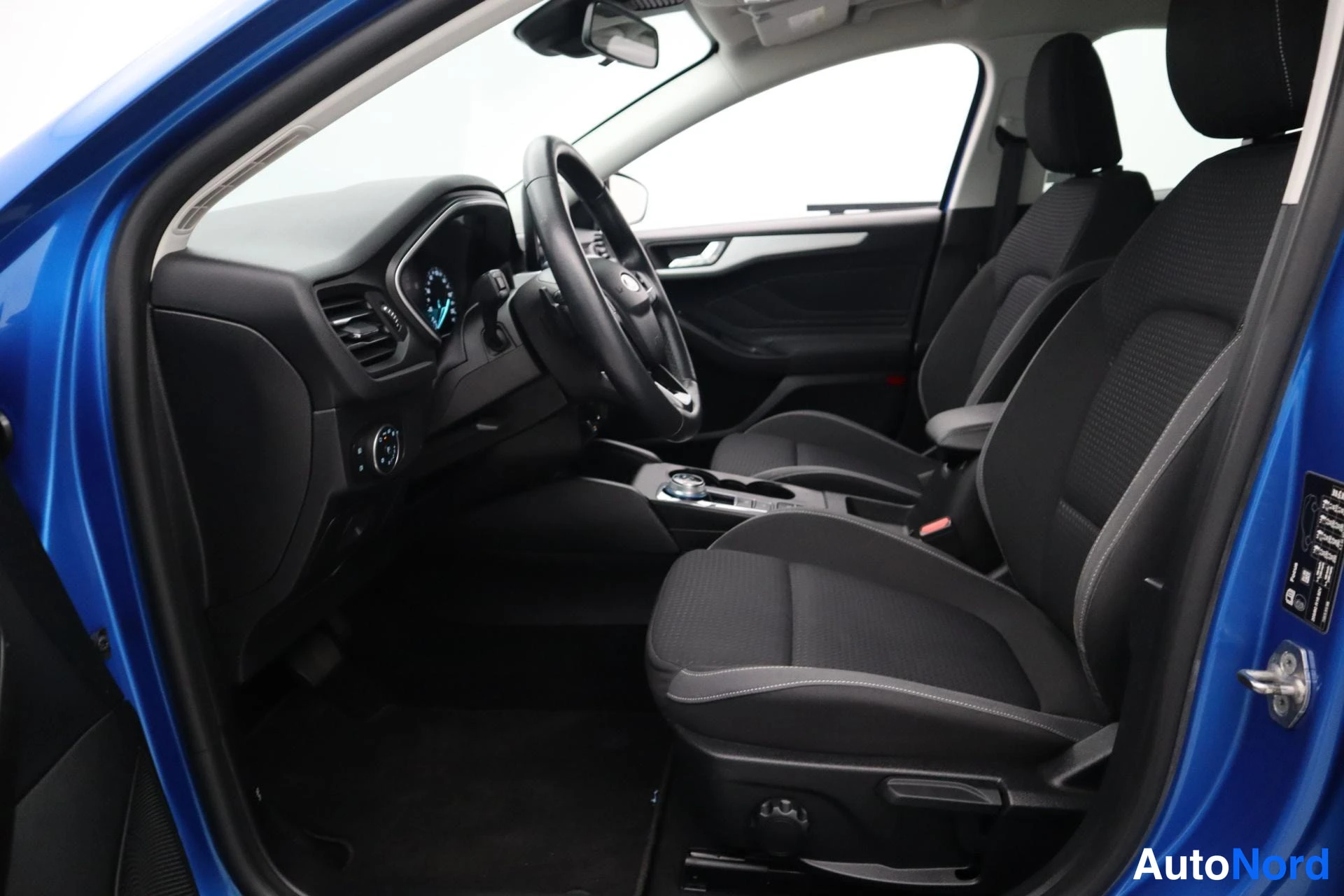 Sininen Ford Focus 2019, kuva 13