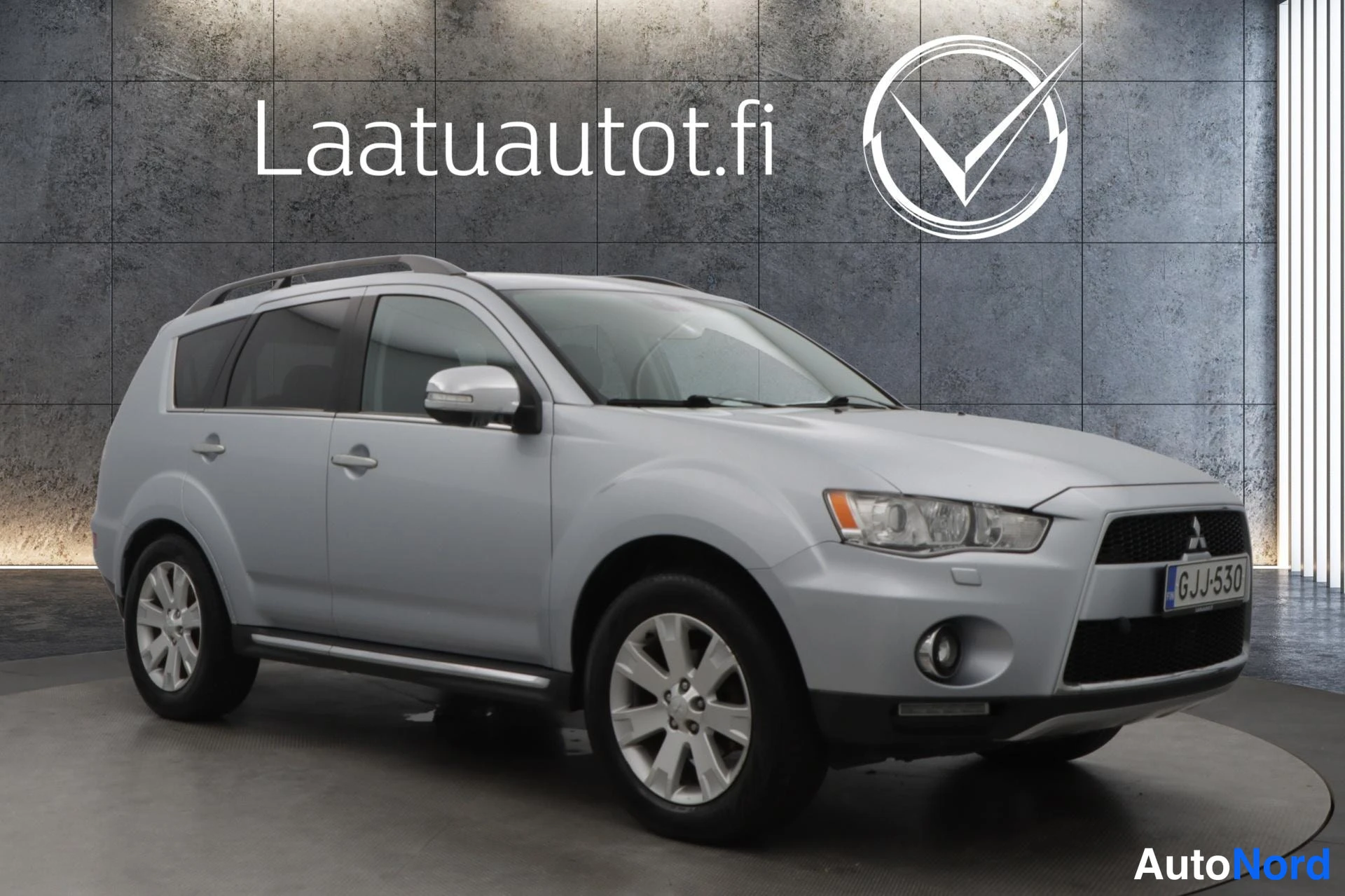 Harmaa Mitsubishi Outlander 2011, etuviisto, keula oikealle, kuva 3