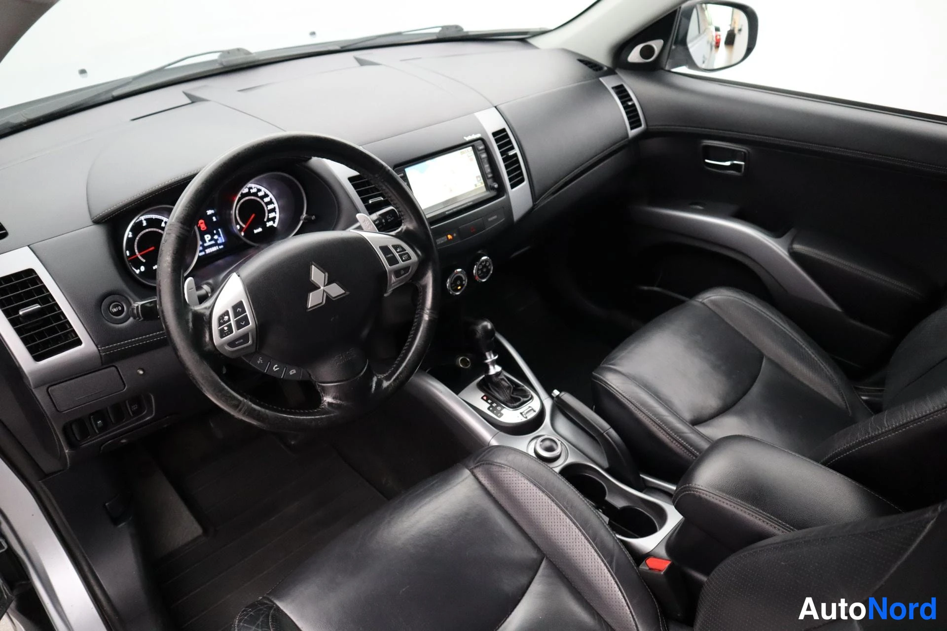Harmaa Mitsubishi Outlander 2011, kuva 12