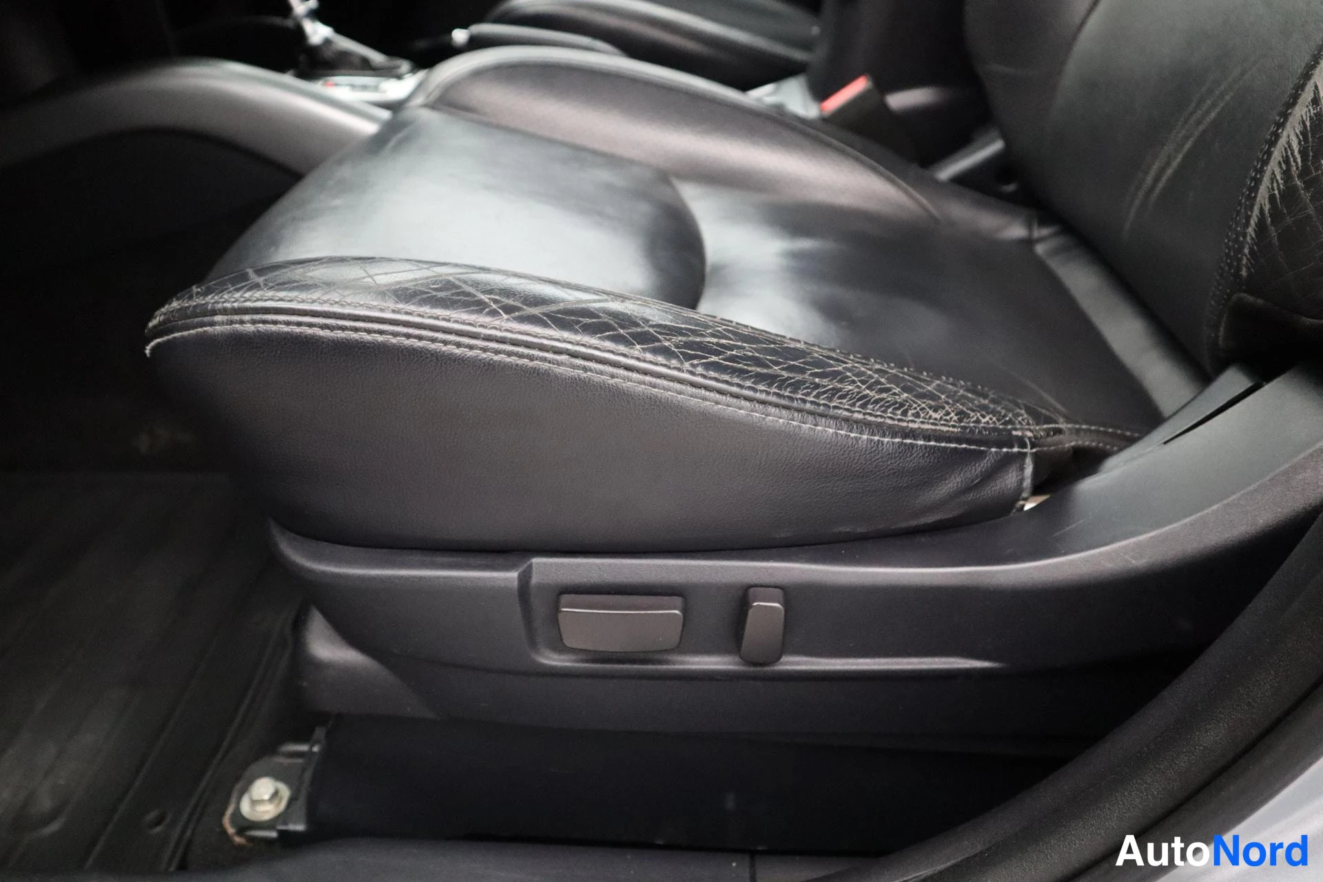 Harmaa Mitsubishi Outlander 2011, kuva 32