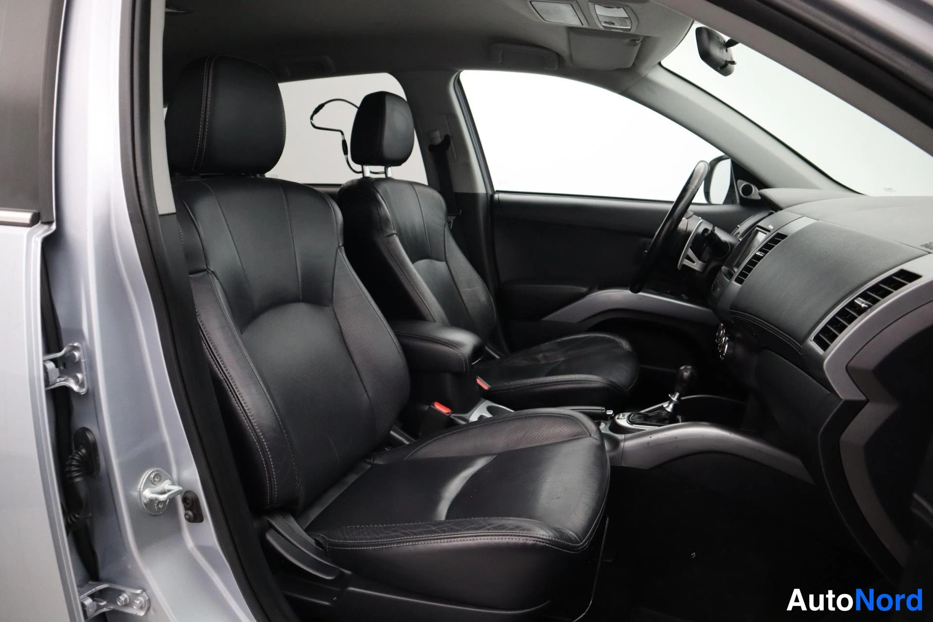 Harmaa Mitsubishi Outlander 2011, kuva 17