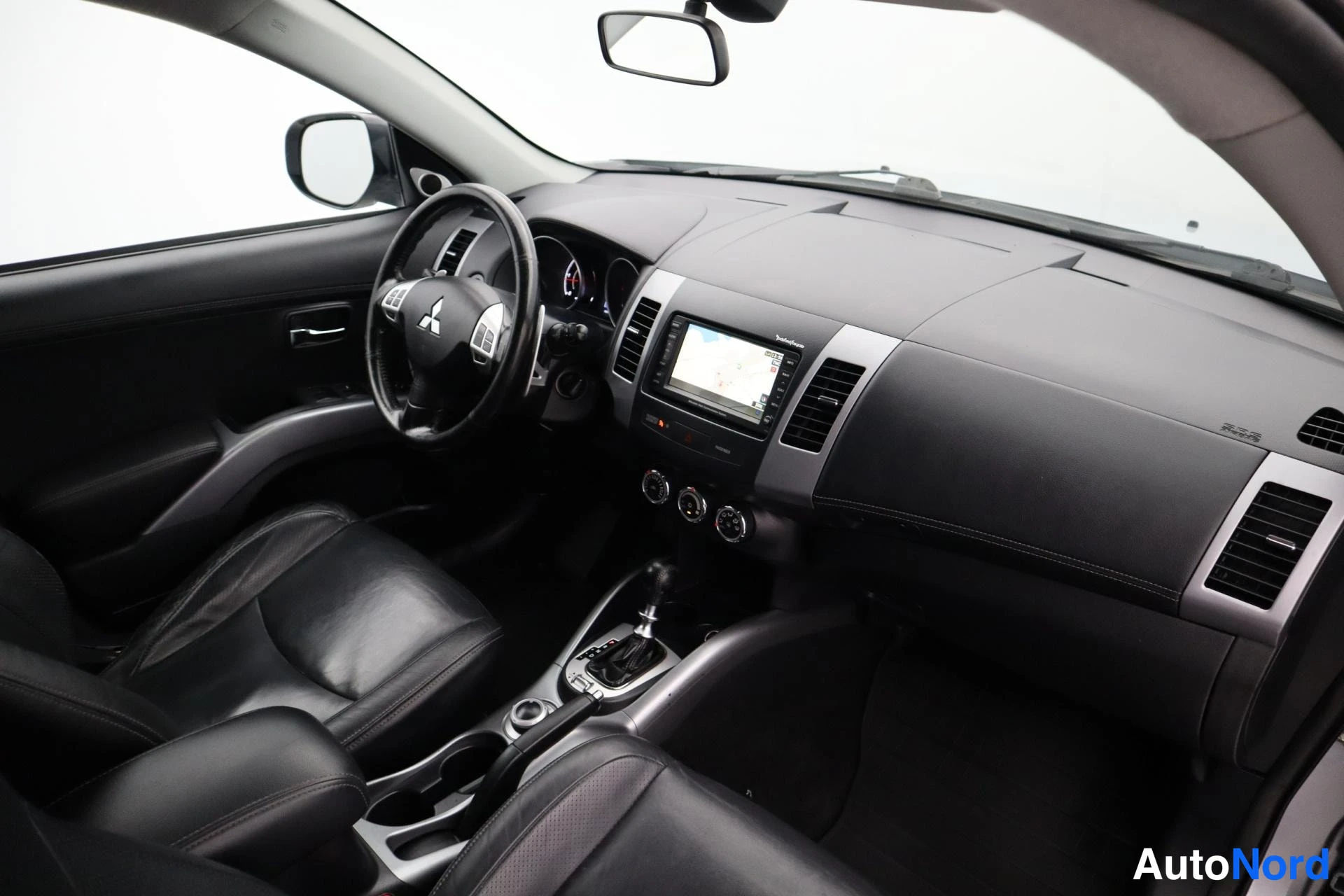 Harmaa Mitsubishi Outlander 2011, kuva 19