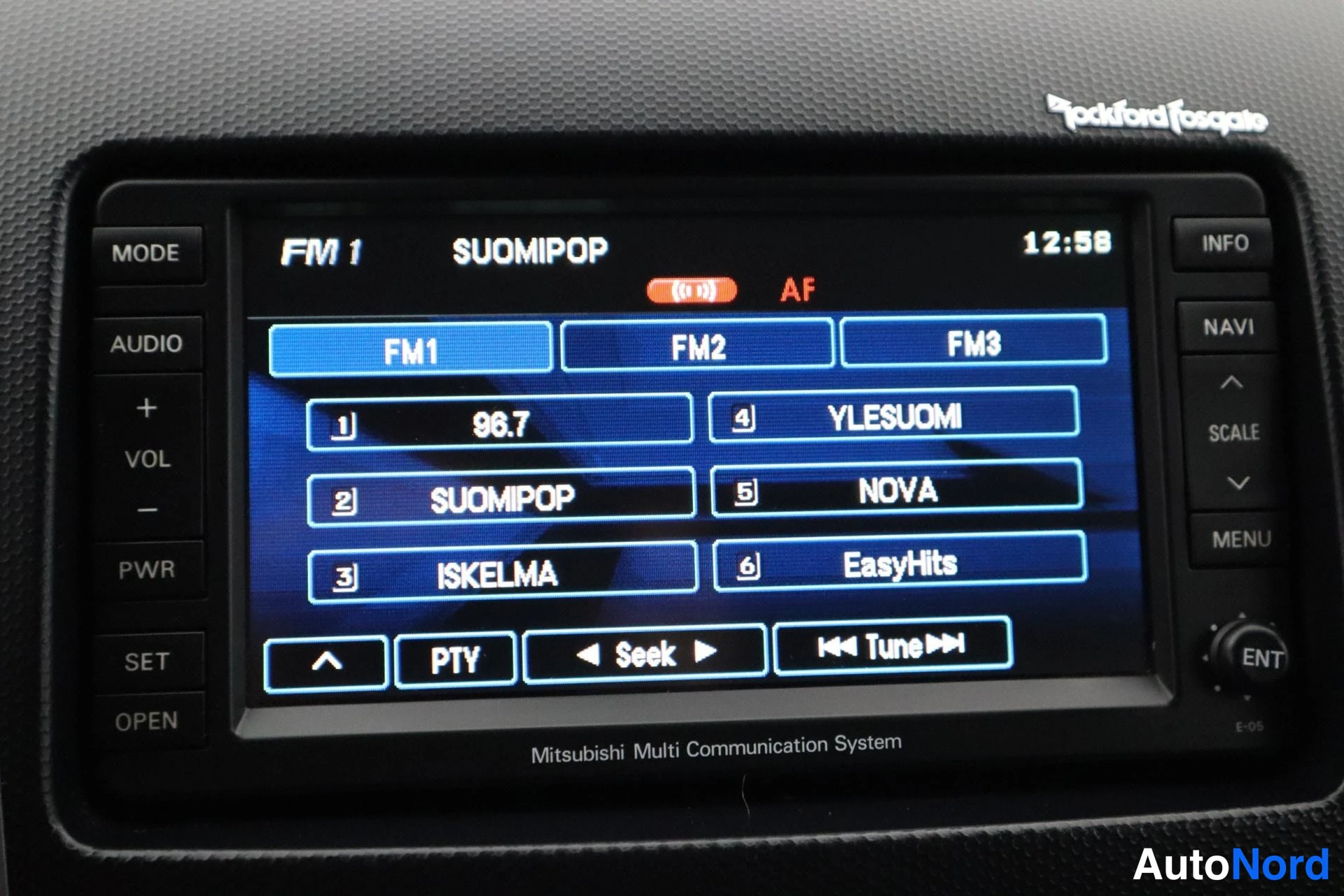 Harmaa Mitsubishi Outlander 2011, kuva 22