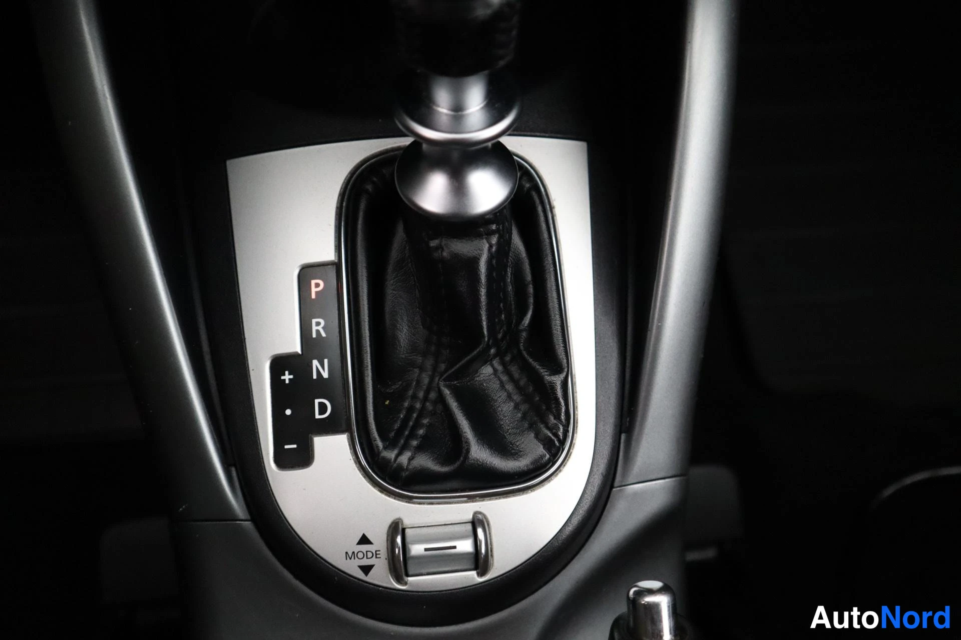 Harmaa Mitsubishi Outlander 2011, kuva 29