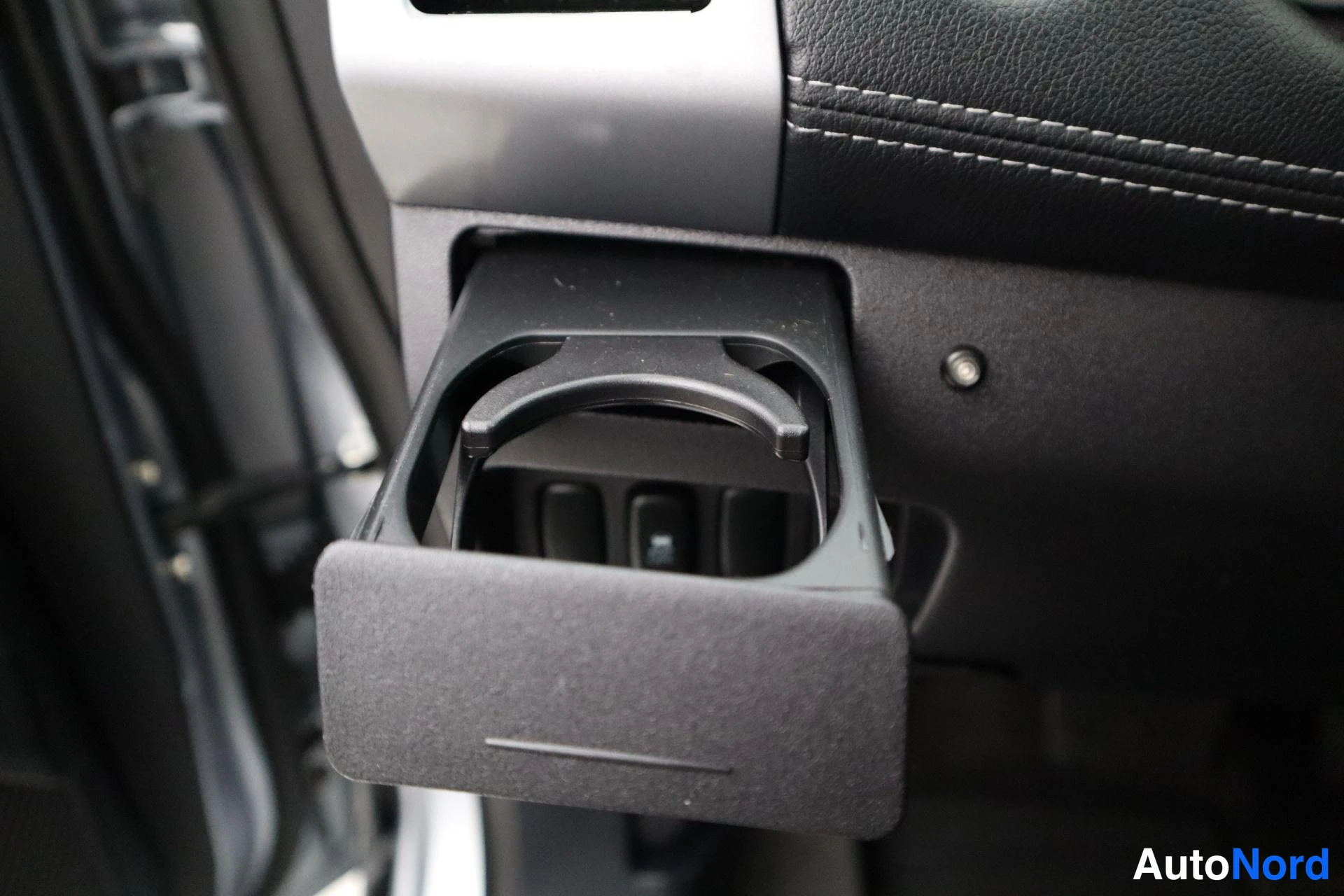 Harmaa Mitsubishi Outlander 2011, kuva 30