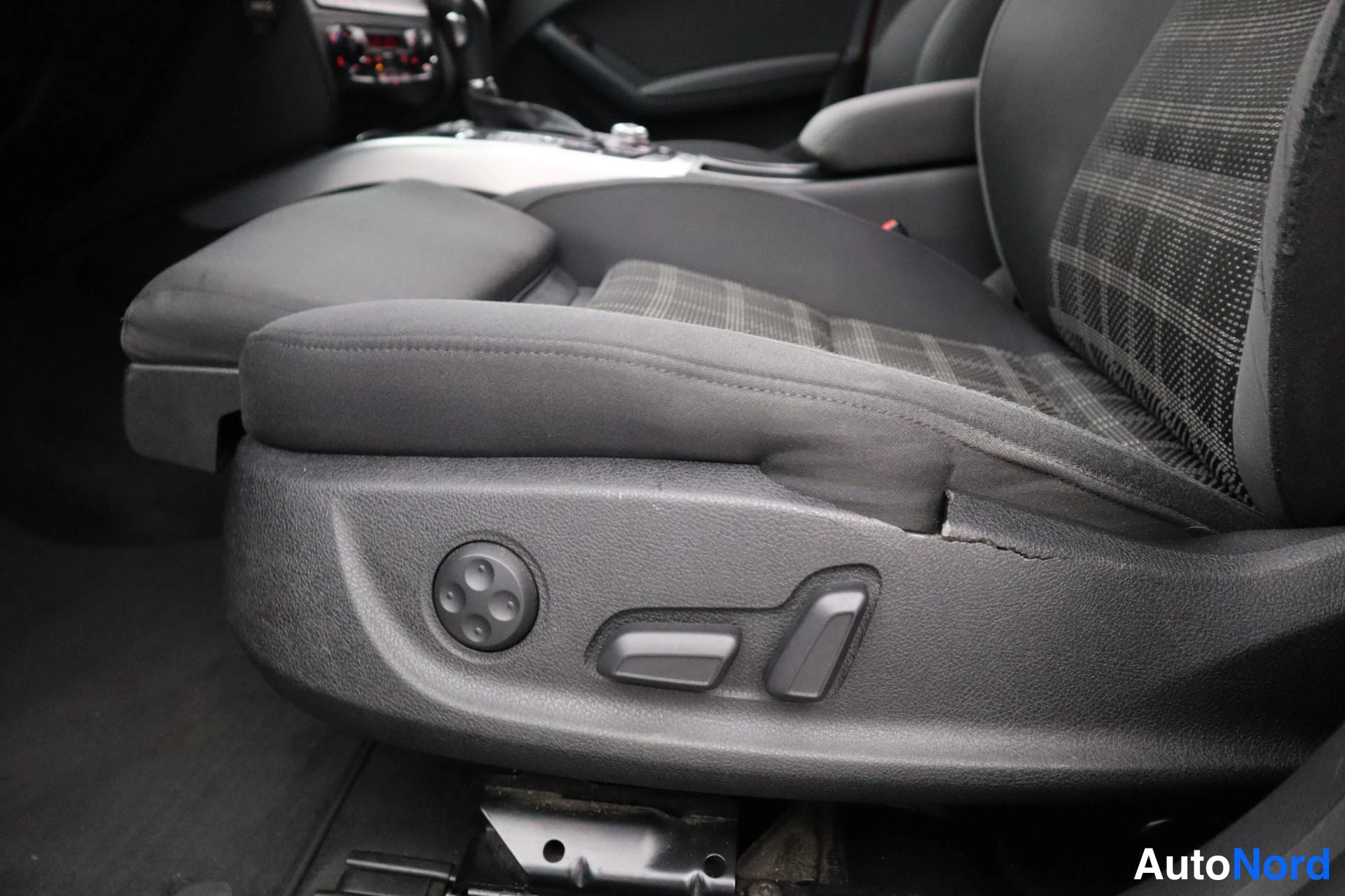 Punainen Audi A4 2011, kuva 21