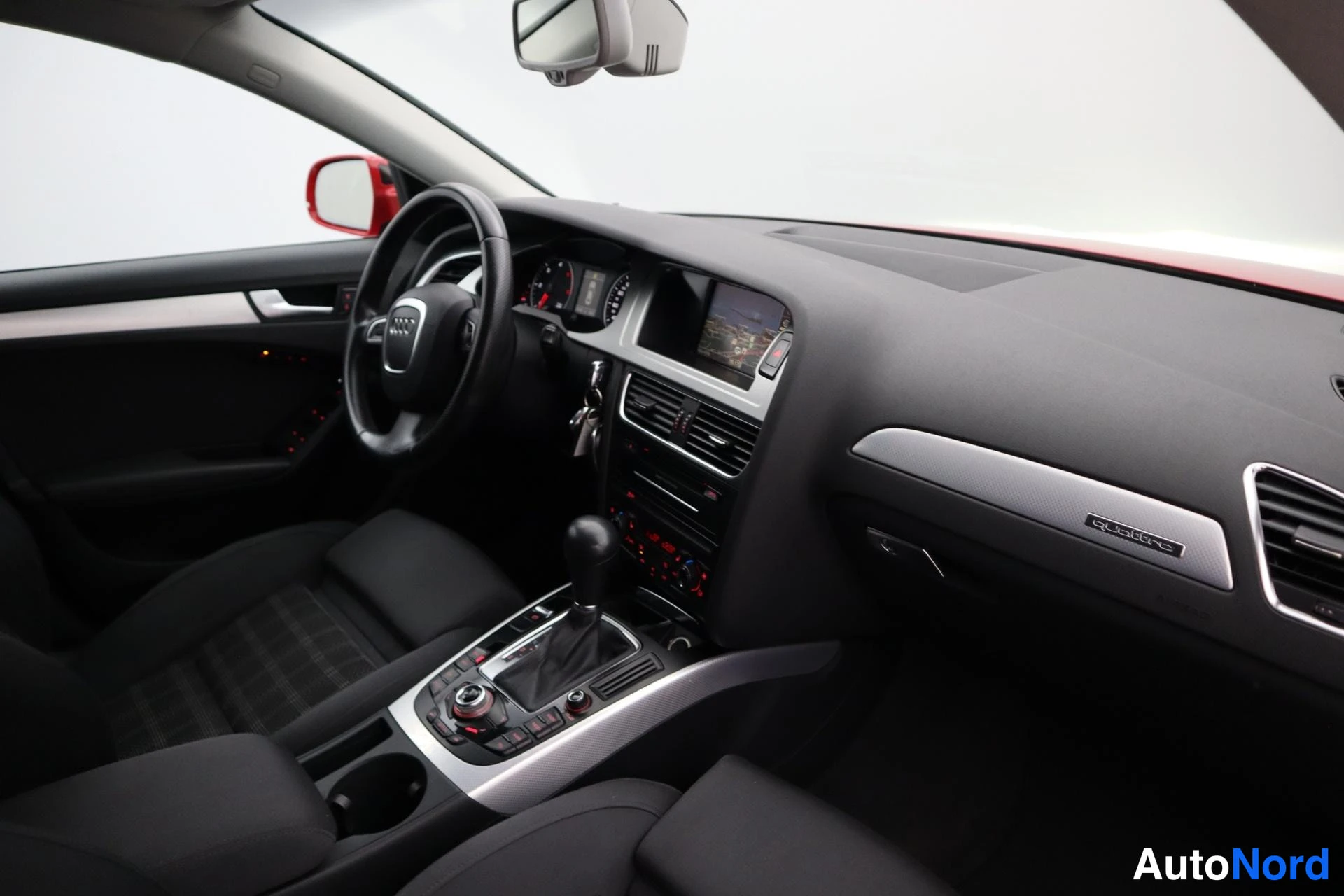 Punainen Audi A4 2011, kuva 28