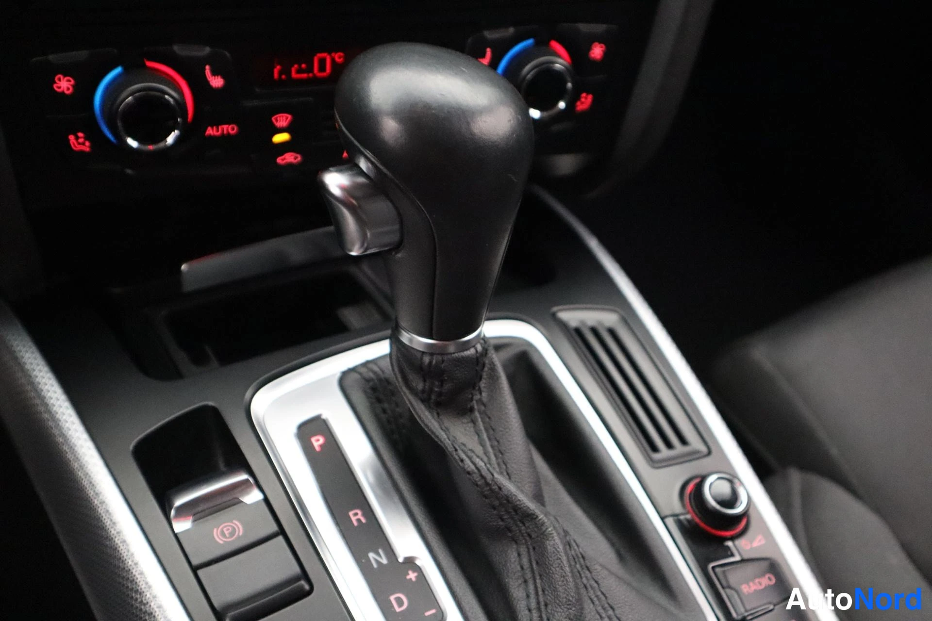 Punainen Audi A4 2011, kuva 32