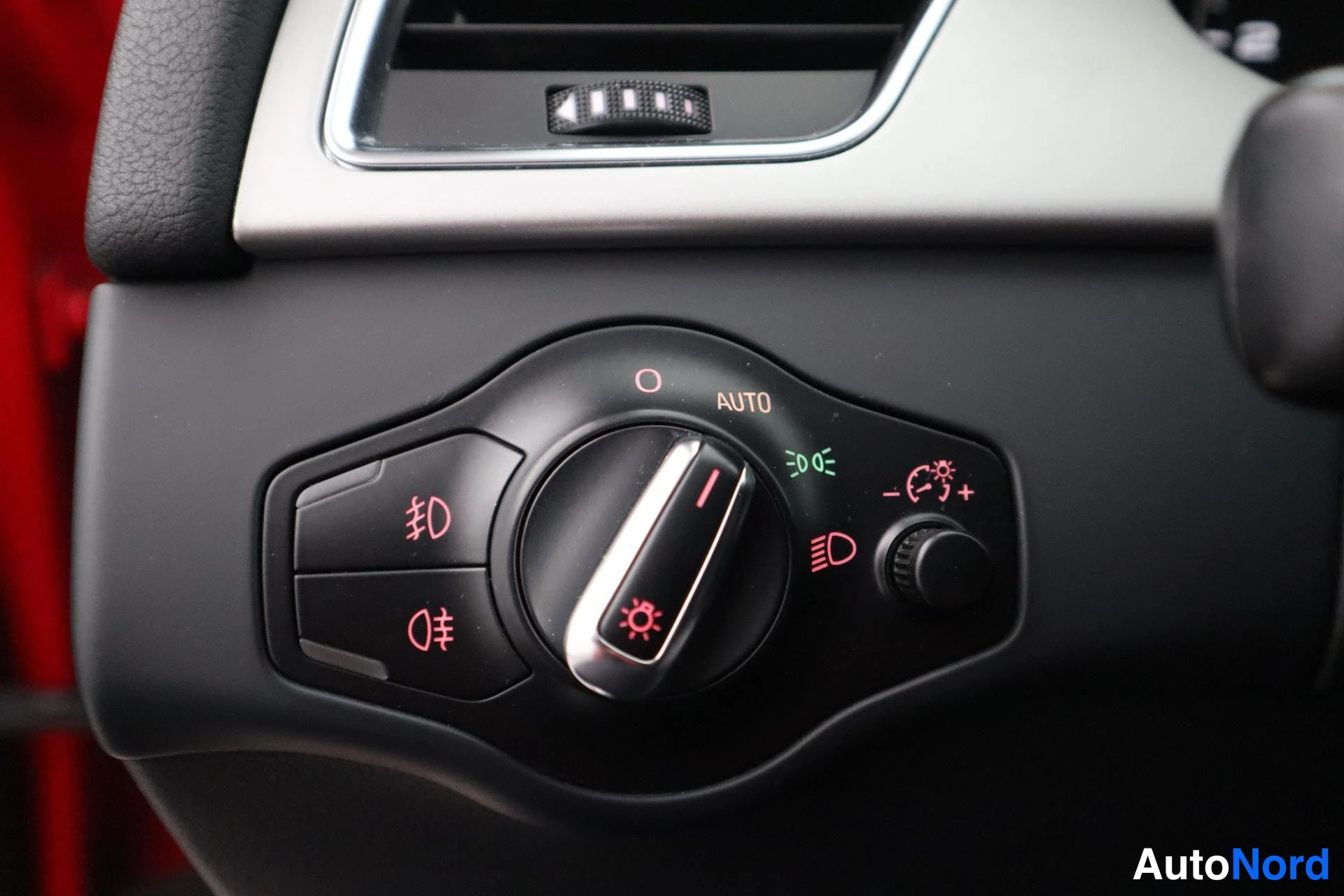 Punainen Audi A4 2011, kuva 34