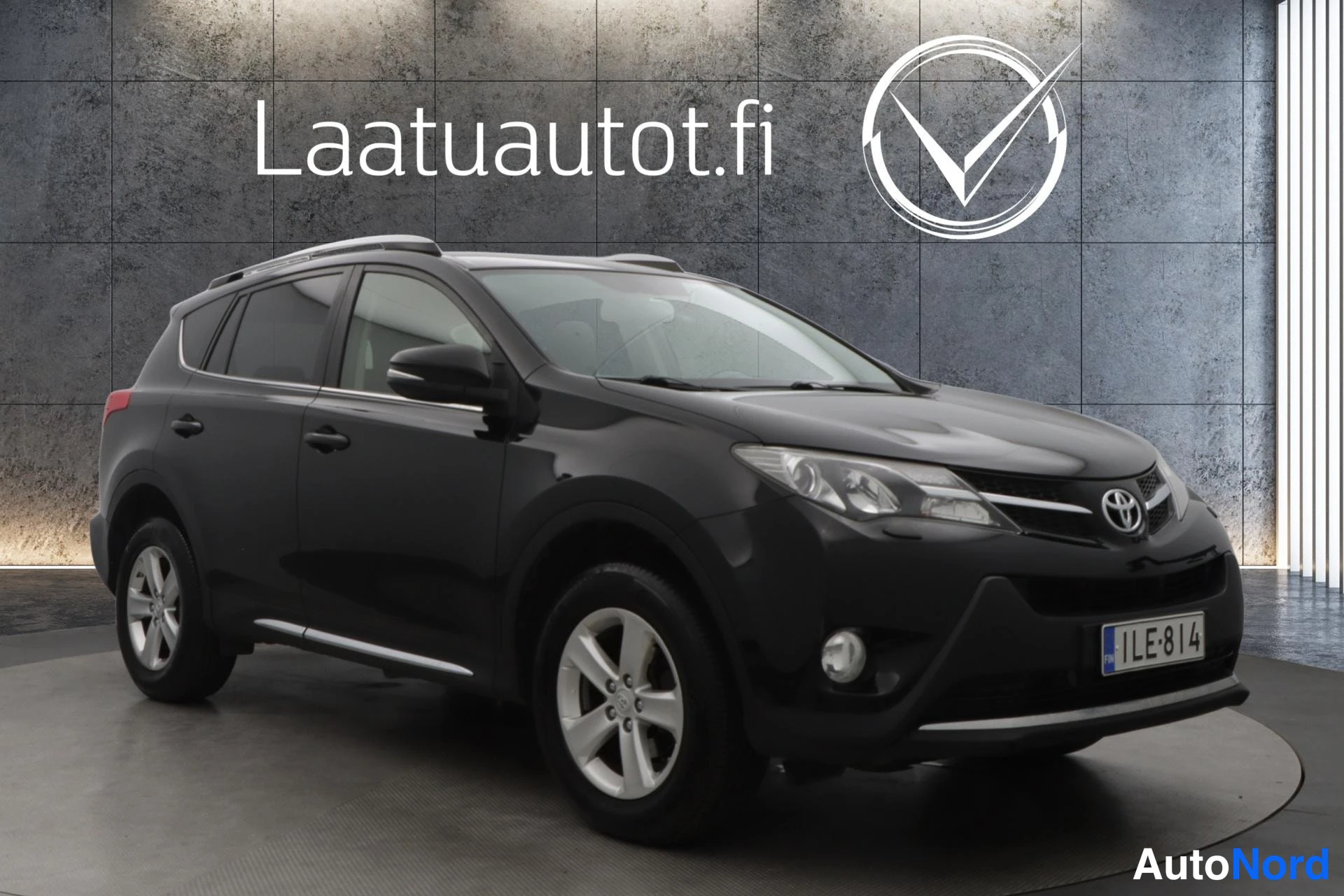 Musta Toyota RAV4 2013, etuviisto, keula oikealle, kuva 2