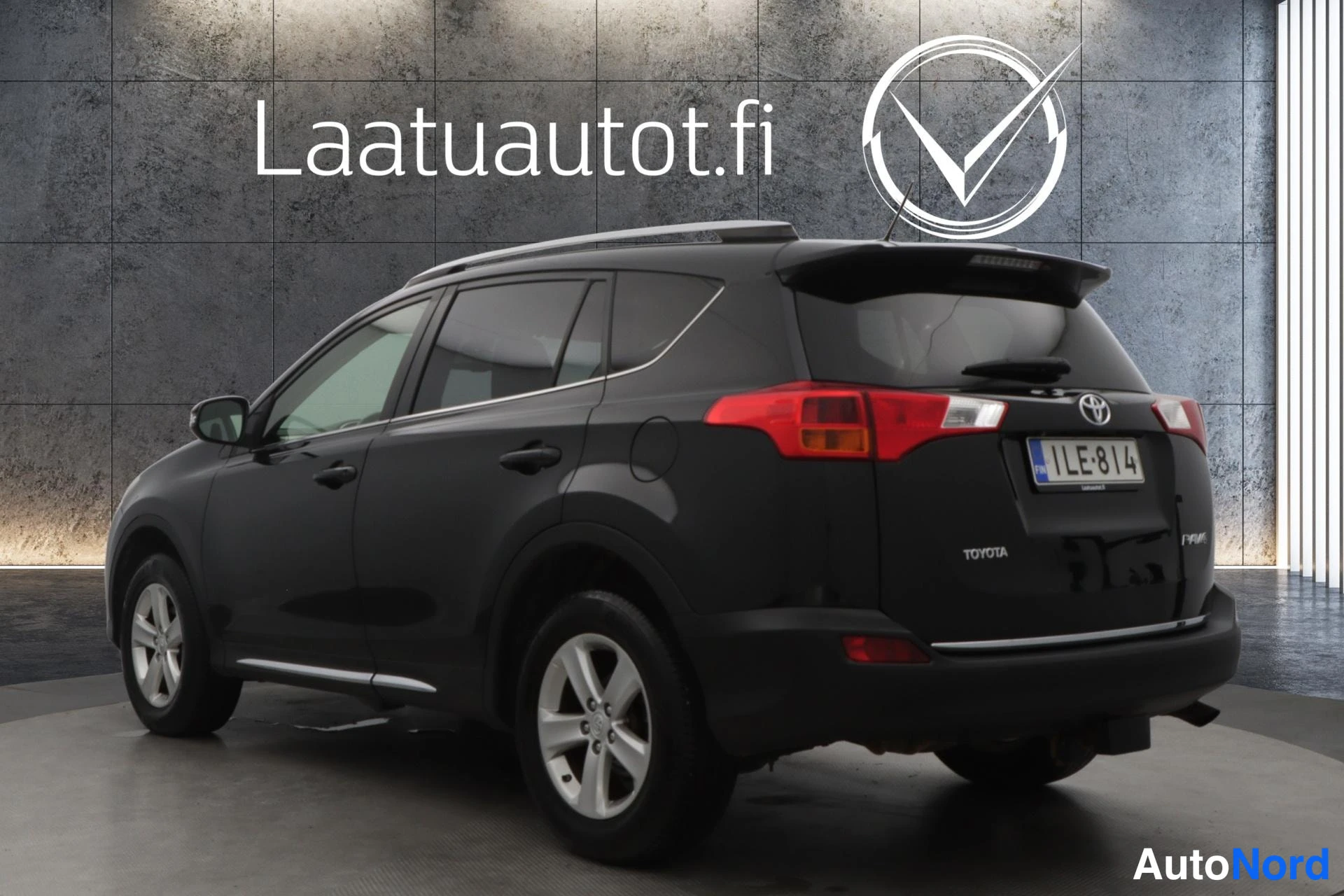Musta Toyota RAV4 2013, takaviisto, kuva 5
