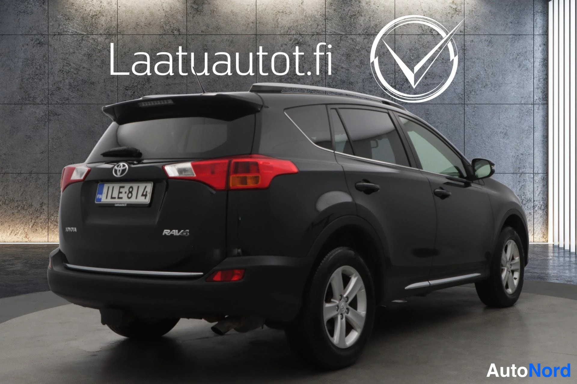 Musta Toyota RAV4 2013, takaviisto, kuva 6