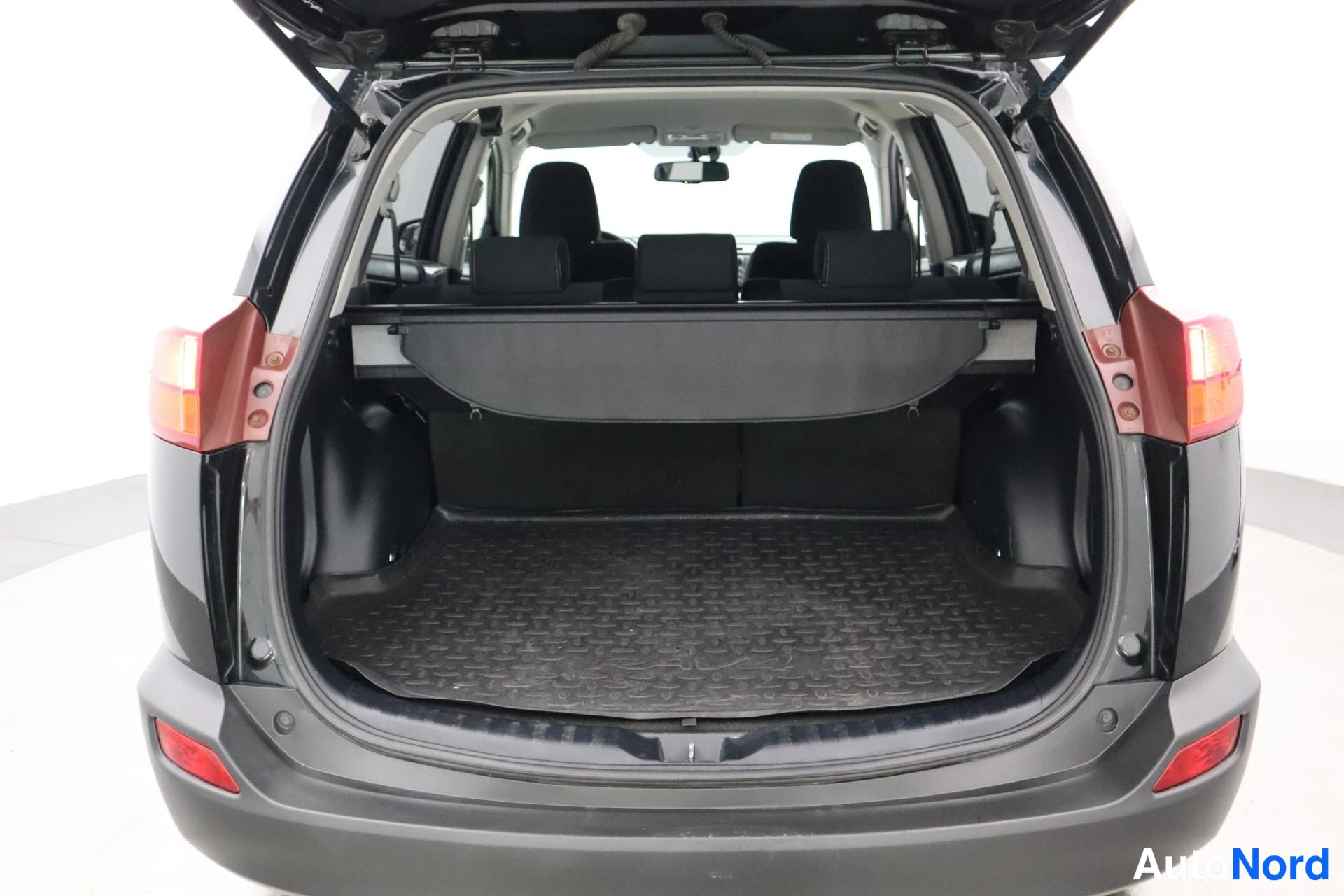 Musta Toyota RAV4 2013, takaa, kuva 7