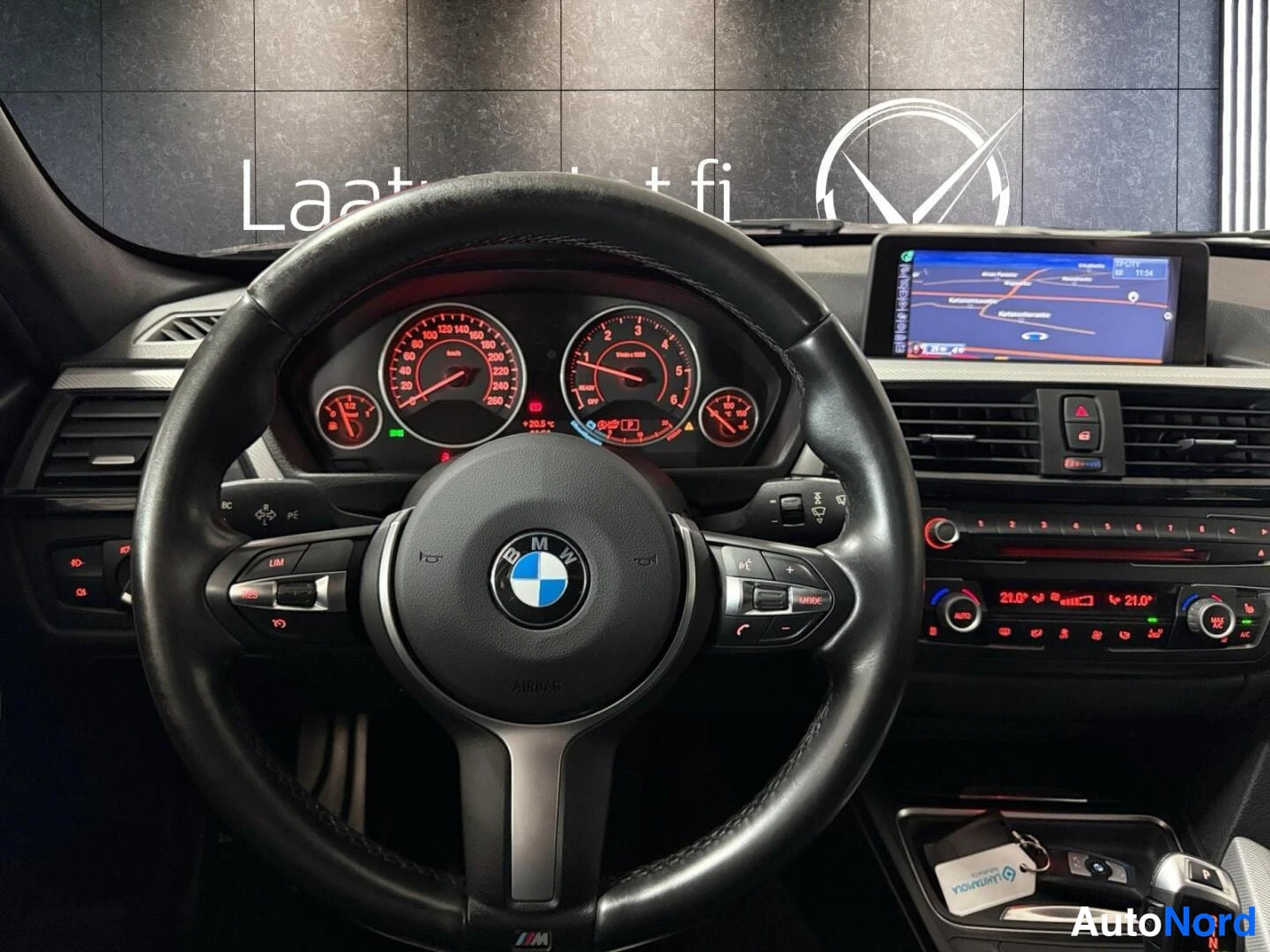 Musta BMW 316d 2014, kuva 15