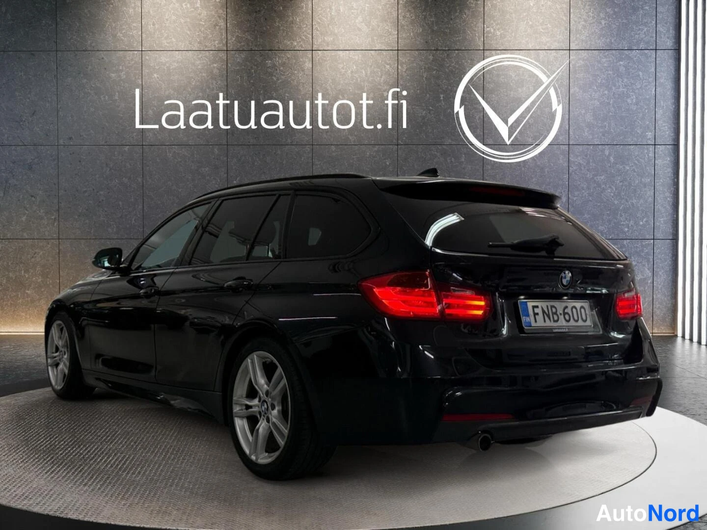 Musta BMW 316d 2014, takaviisto, kuva 6