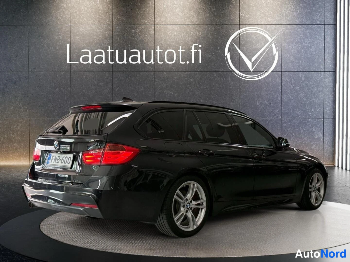 Musta BMW 316d 2014, takaviisto, kuva 7