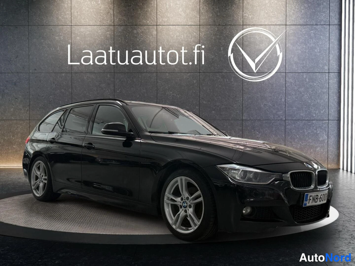 Musta BMW 316d 2014, etuviisto, keula oikealle, kuva 2