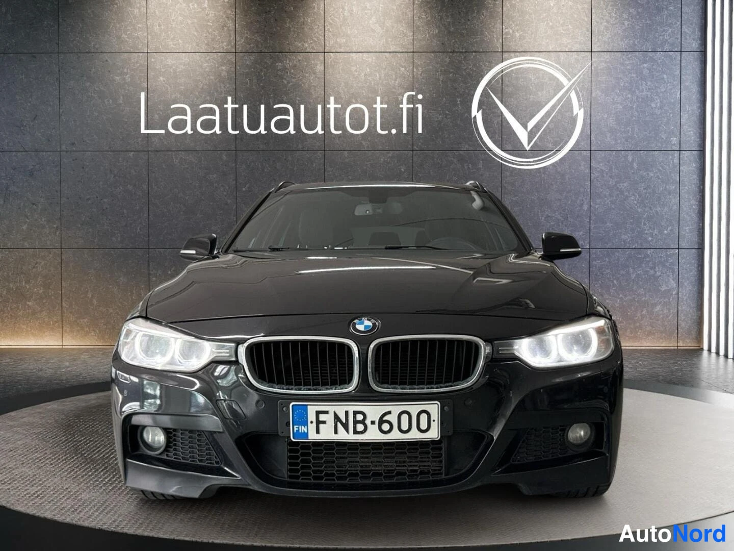 Musta BMW 316d 2014, edestä, kuva 3