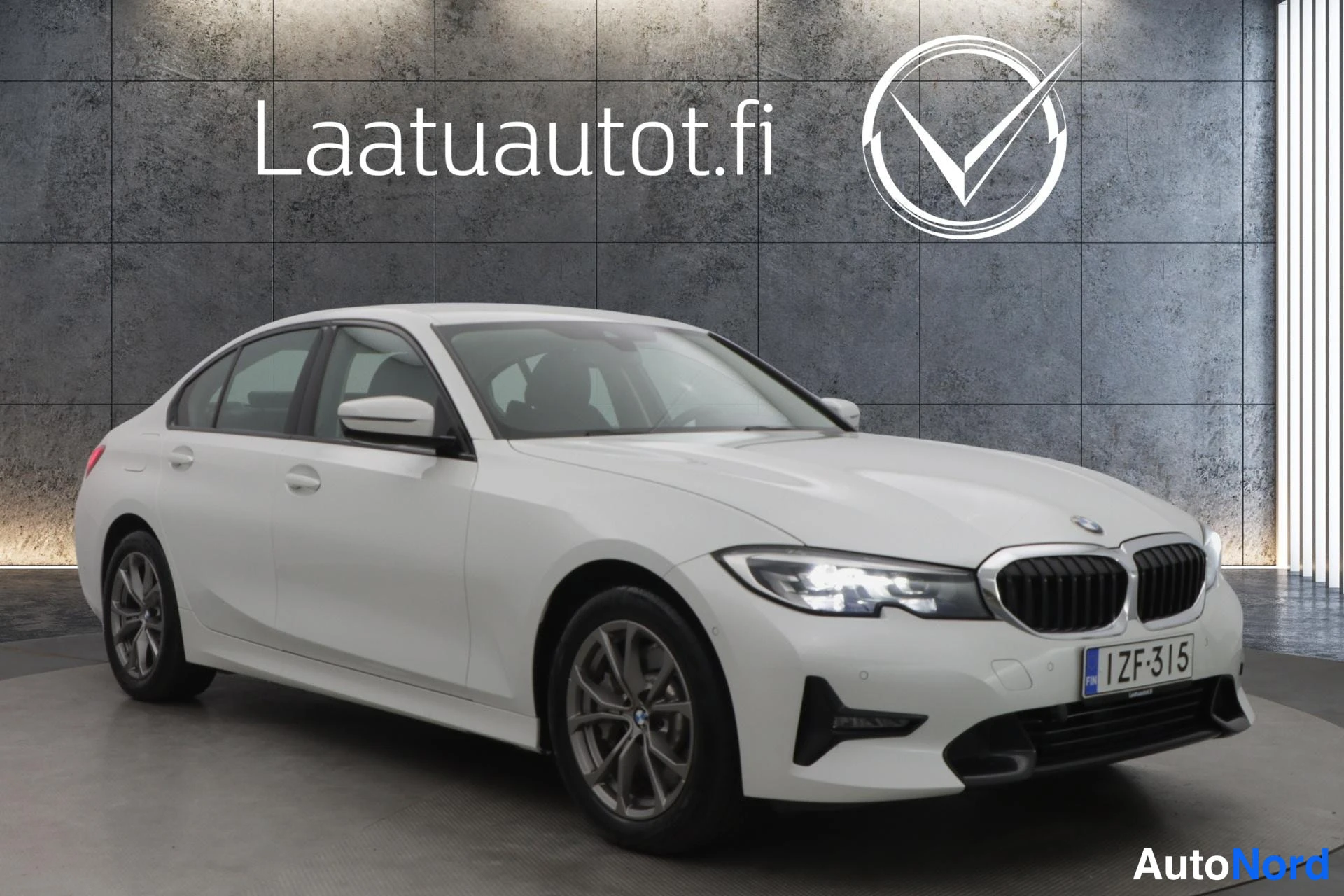 Valkoinen BMW 330 2021, kuva 35