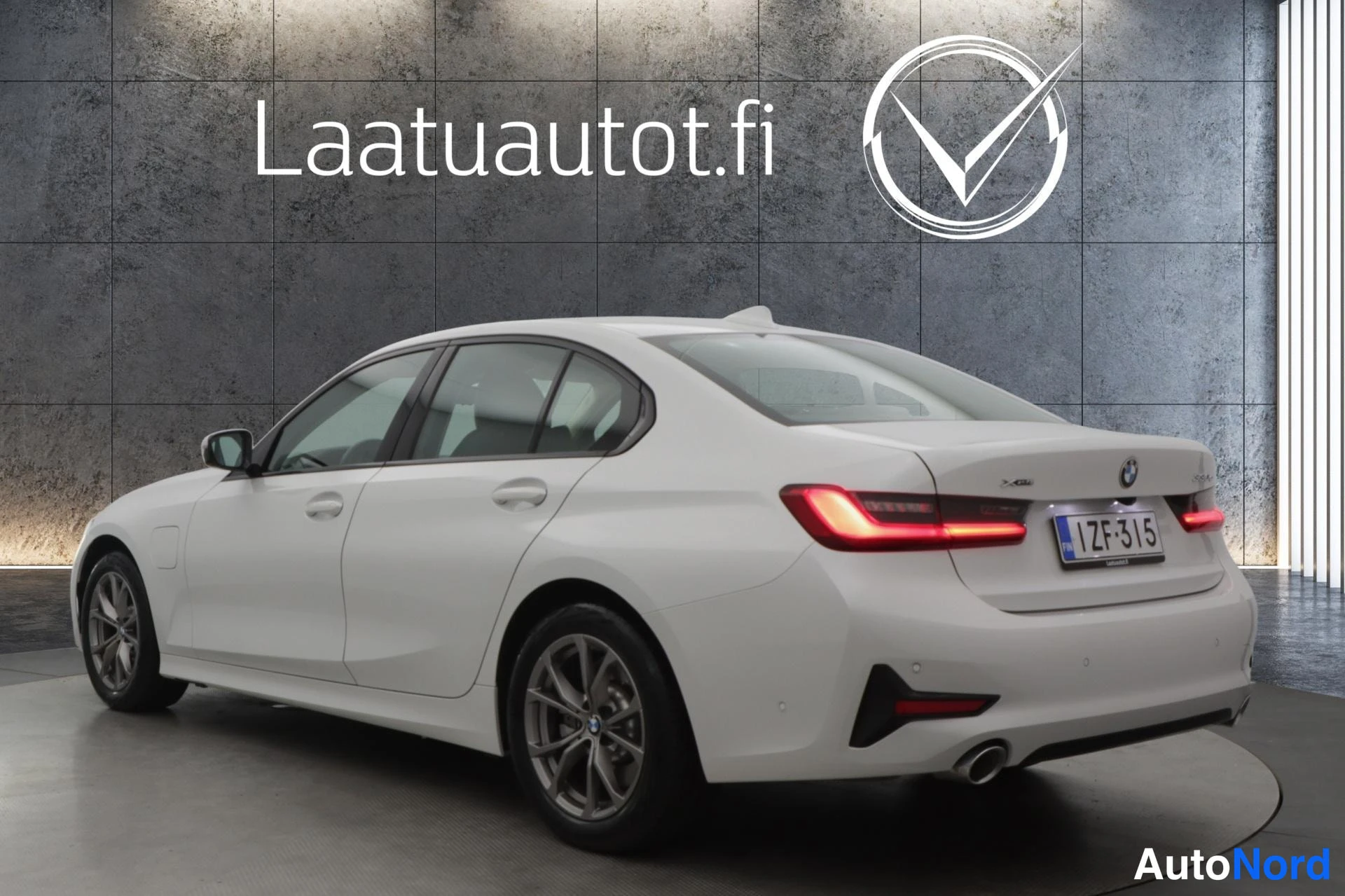Valkoinen BMW 330 2021, kuva 36