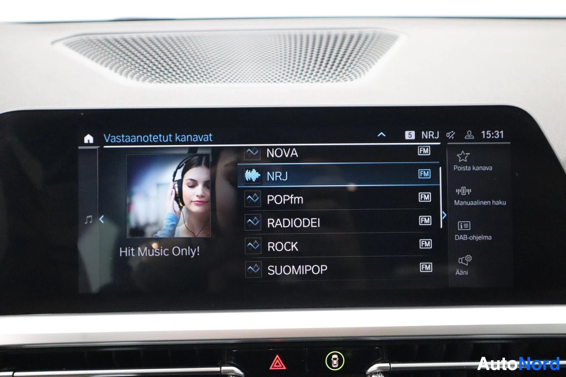 Valkoinen BMW 330 2021, kuva 28
