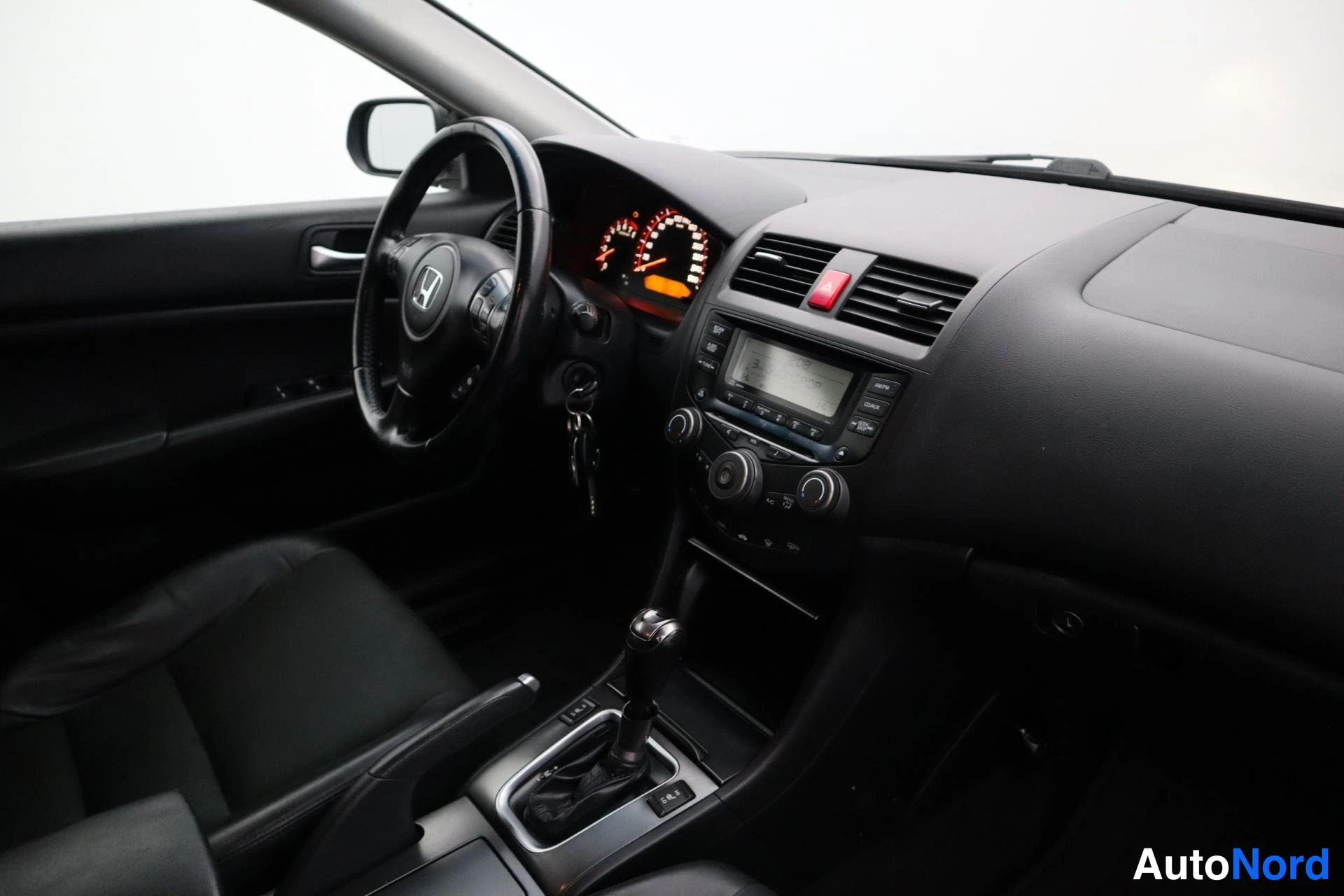 Musta Honda Accord 2006, kuva 14