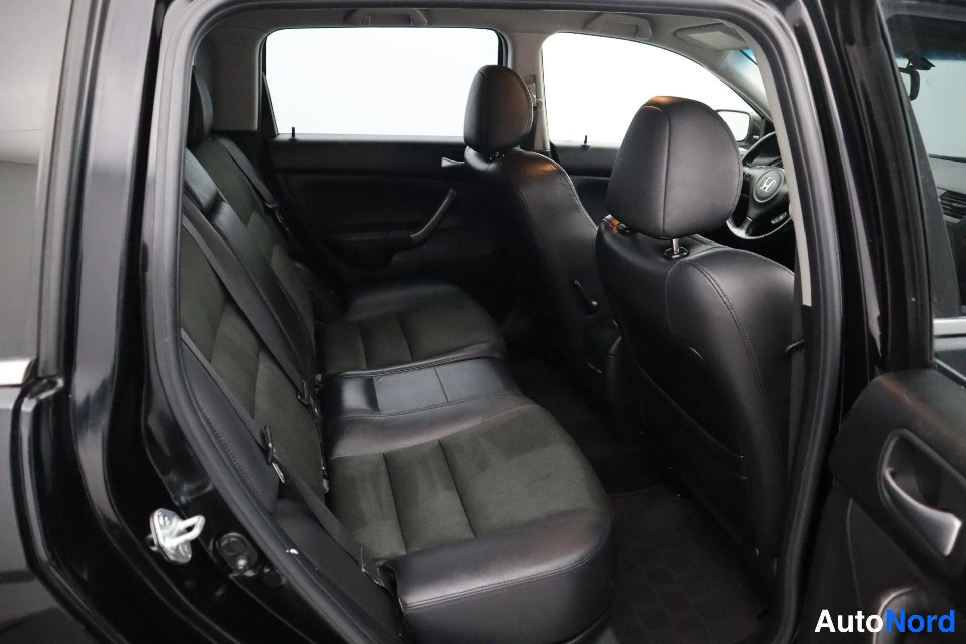 Musta Honda Accord 2006, kuva 15