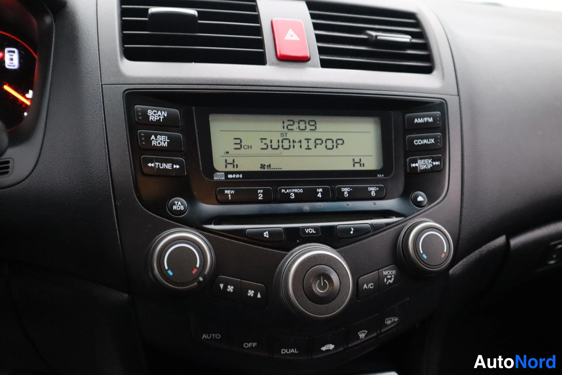 Musta Honda Accord 2006, kuva 17