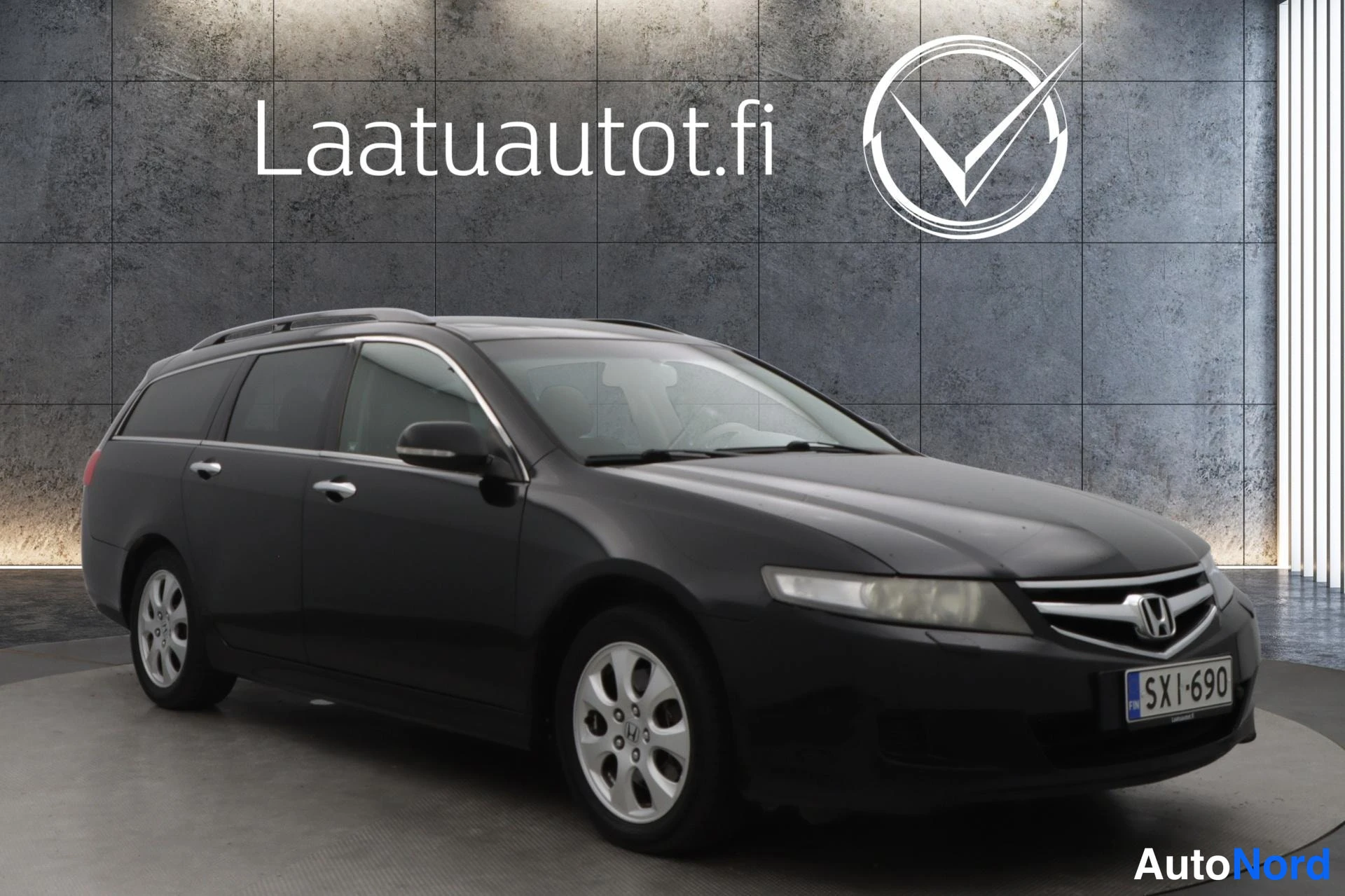 Musta Honda Accord 2006, etuviisto, keula oikealle, kuva 3