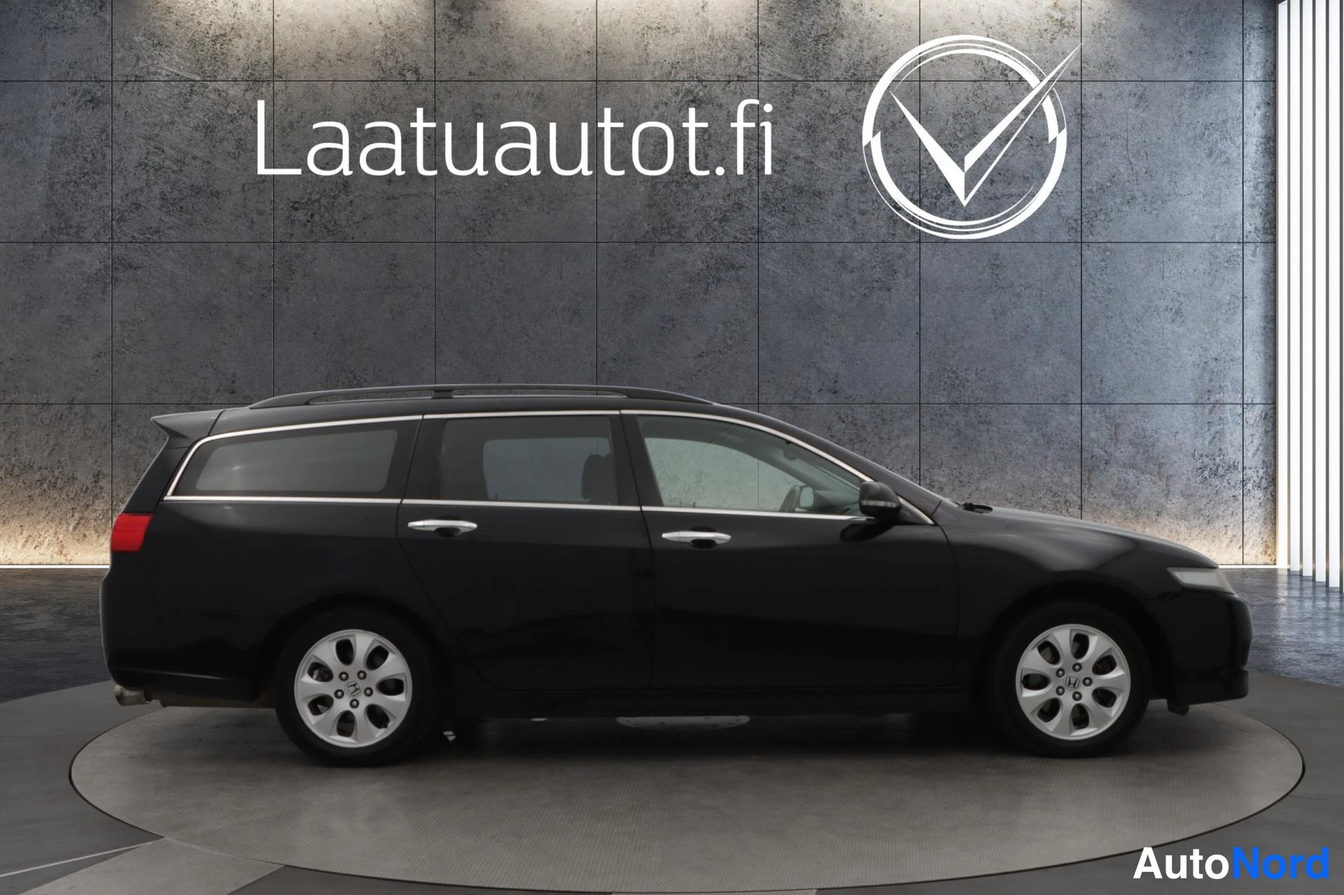 Musta Honda Accord 2006, etuviisto, keula oikealle, kuva 4