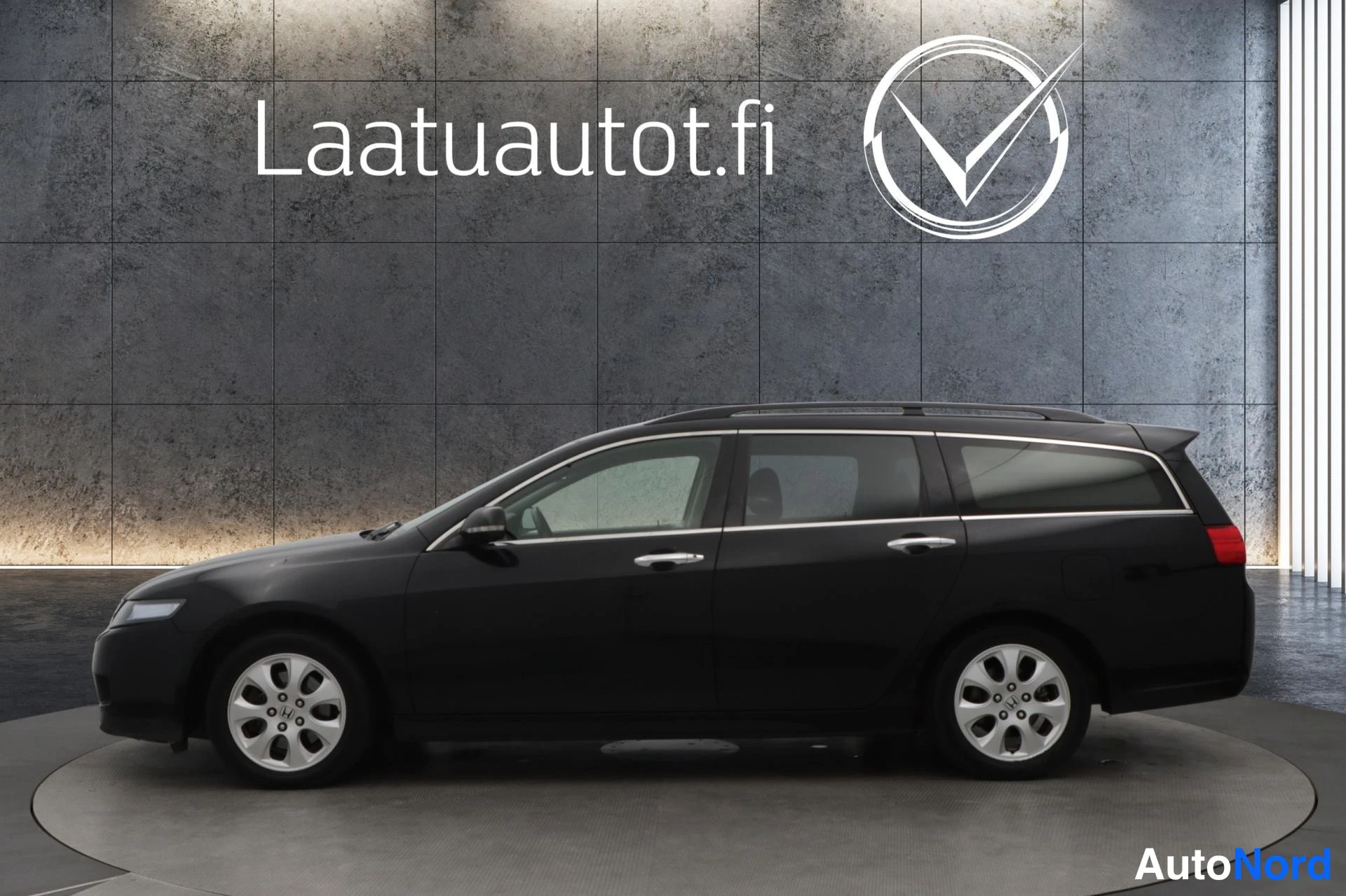 Musta Honda Accord 2006, etuviisto, keula vasemmalle, kuva 2