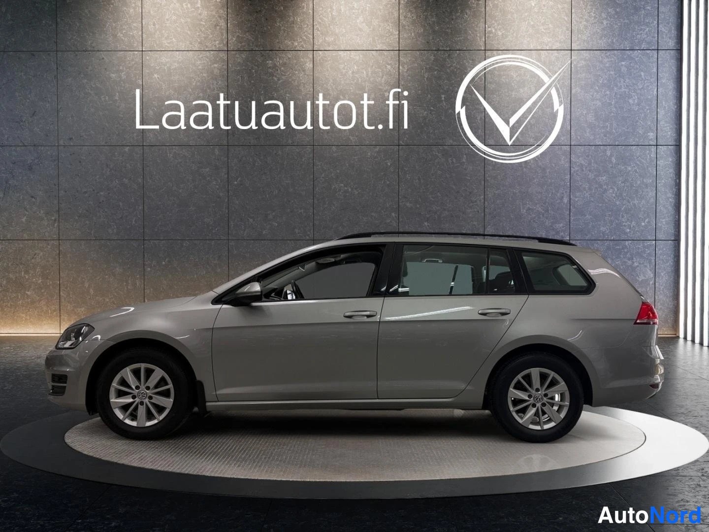 Harmaa Volkswagen Golf 2016, sivulta, kuva 6