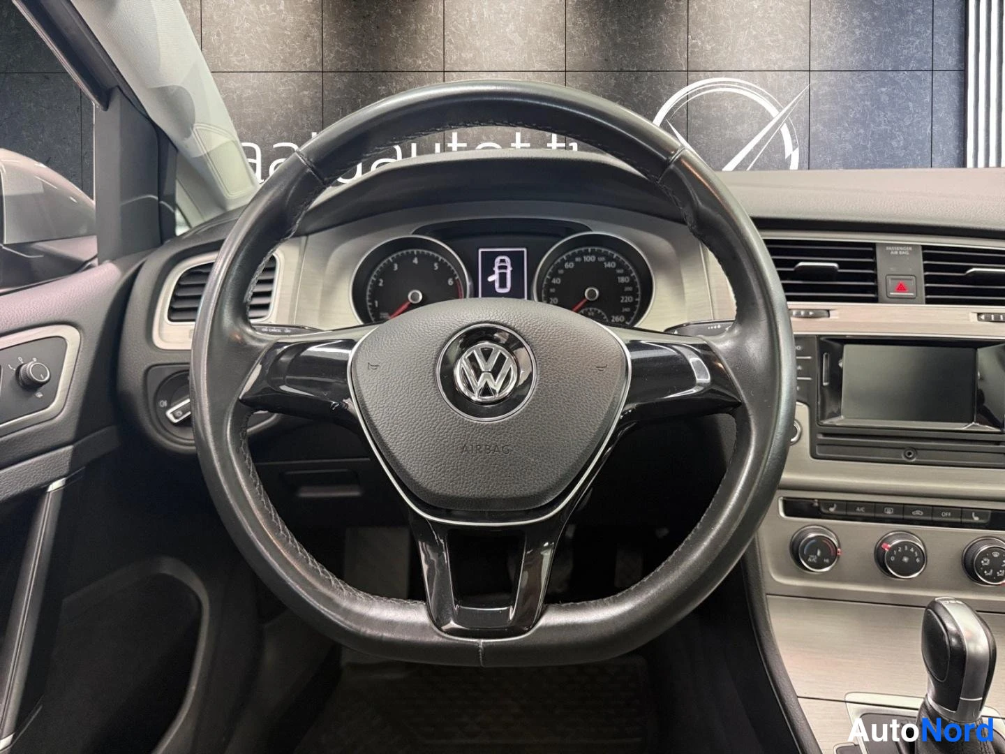 Harmaa Volkswagen Golf 2016, yksityiskohta, kuva 11