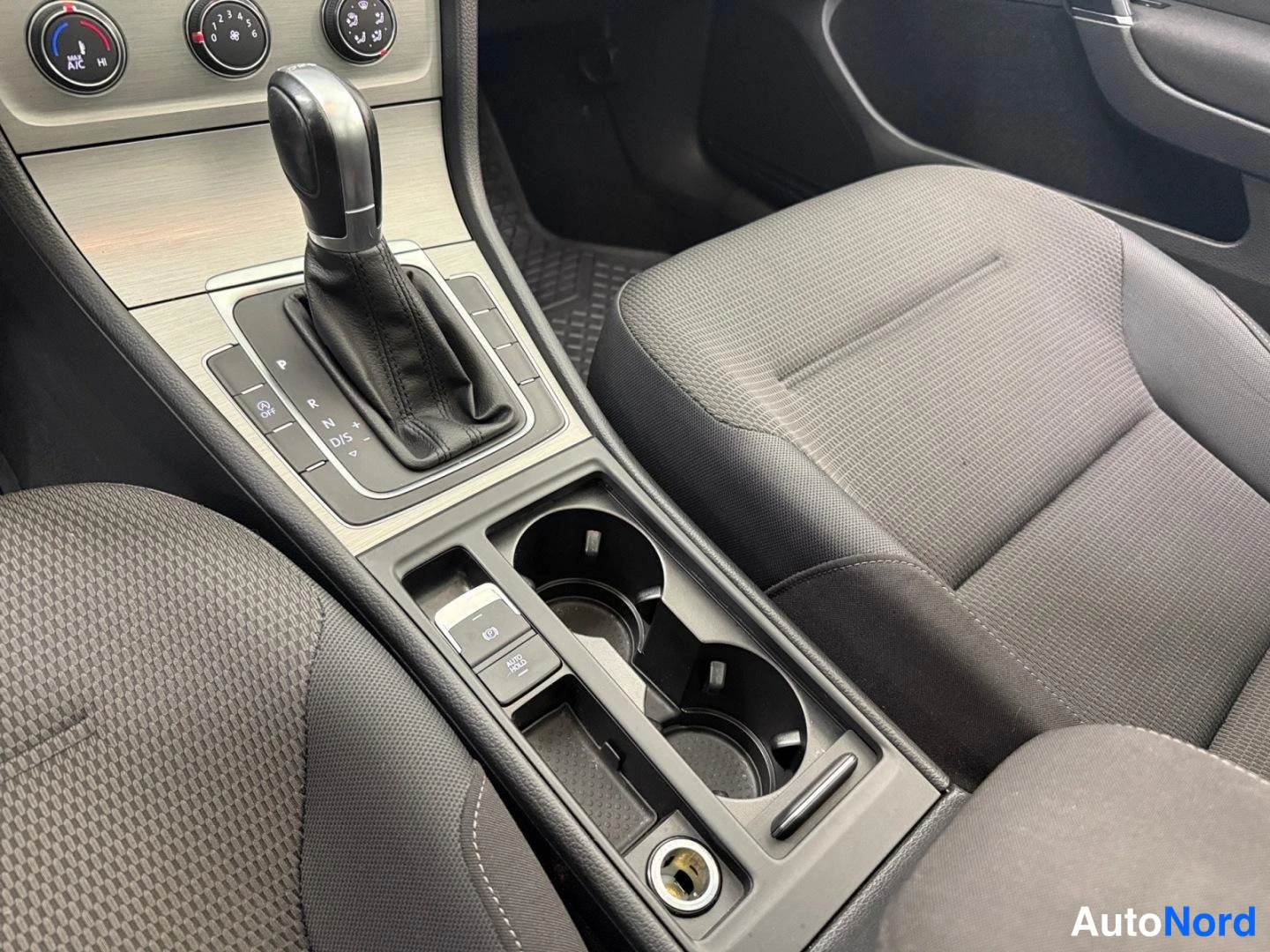 Harmaa Volkswagen Golf 2016, yksityiskohta, kuva 12
