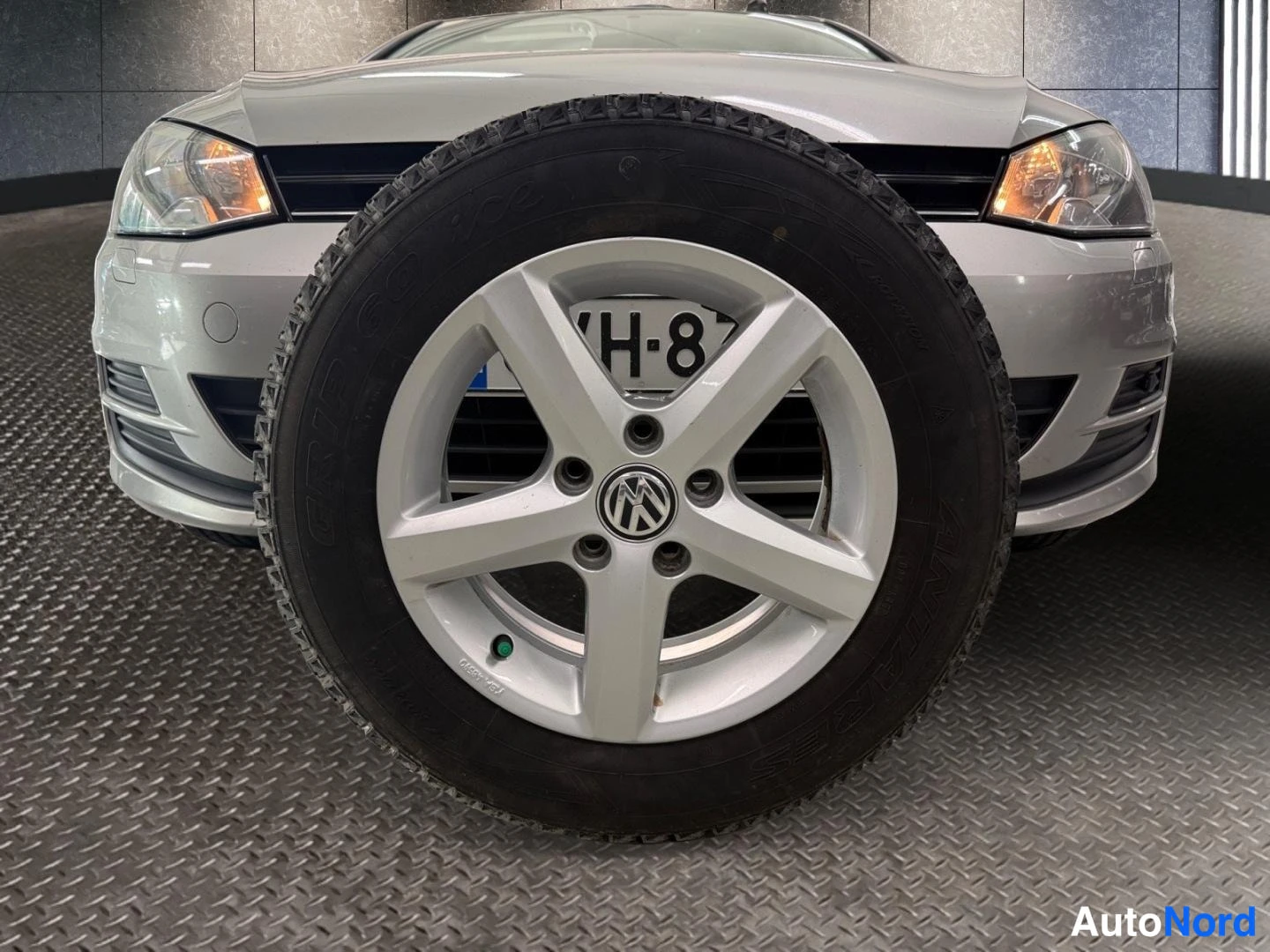Harmaa Volkswagen Golf 2016, edestä, kuva 5