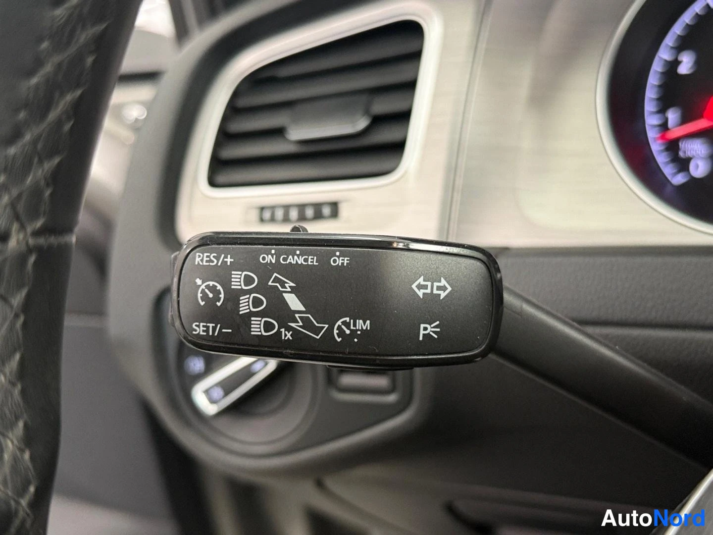 Harmaa Volkswagen Golf 2016, kuva 21