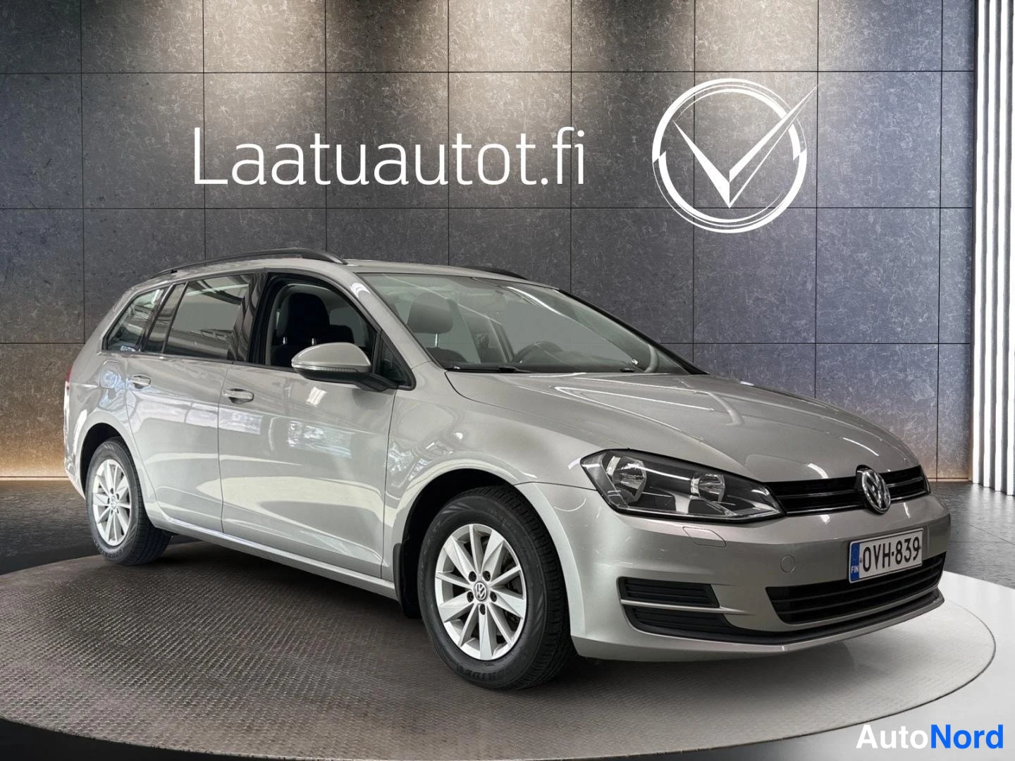 Harmaa Volkswagen Golf 2016, etuviisto, keula oikealle, kuva 3