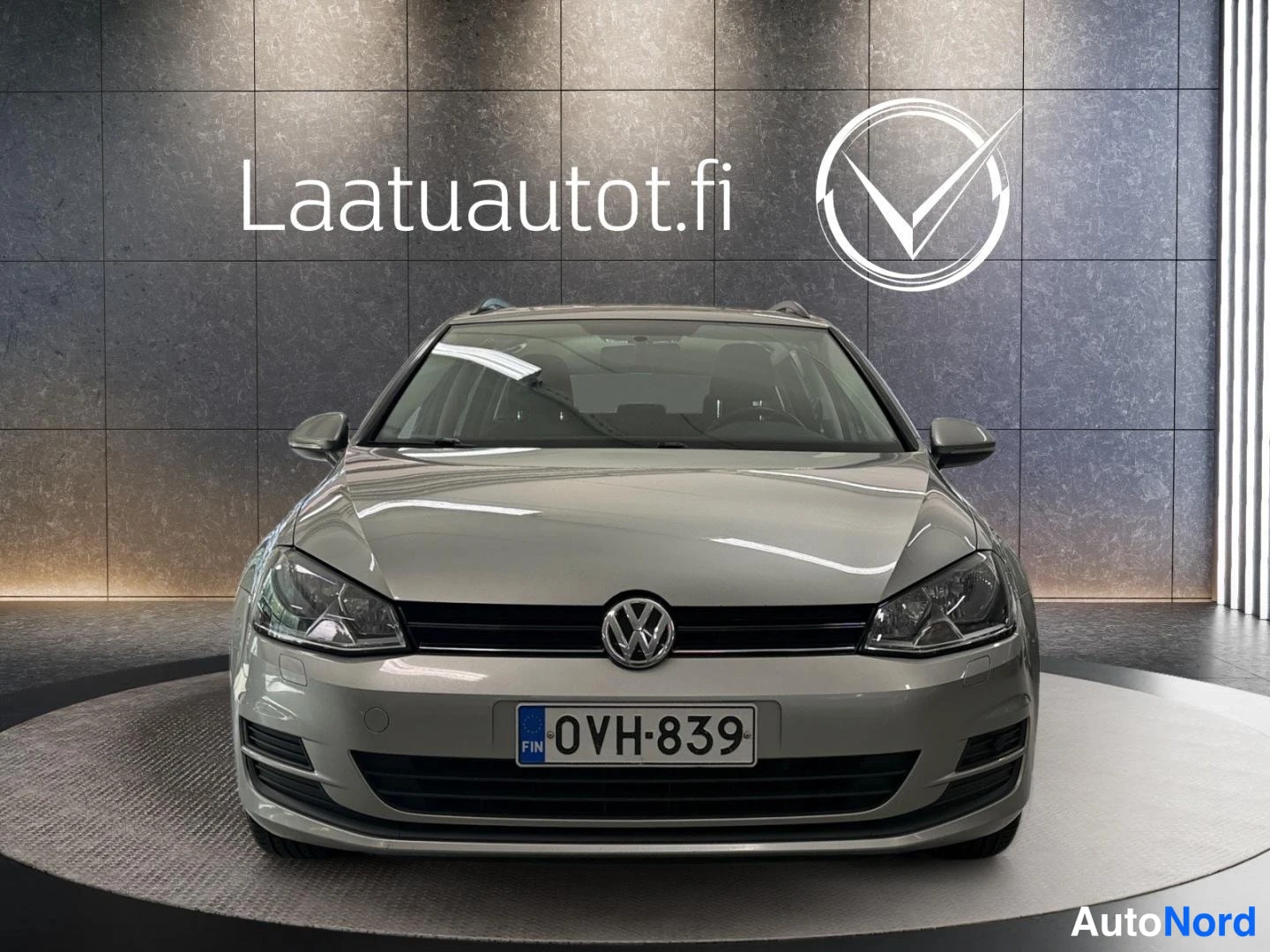 Harmaa Volkswagen Golf 2016, edestä, kuva 4