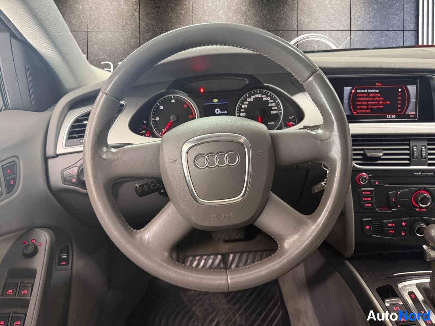 Punainen Audi A4 2008, yksityiskohta, kuva 7