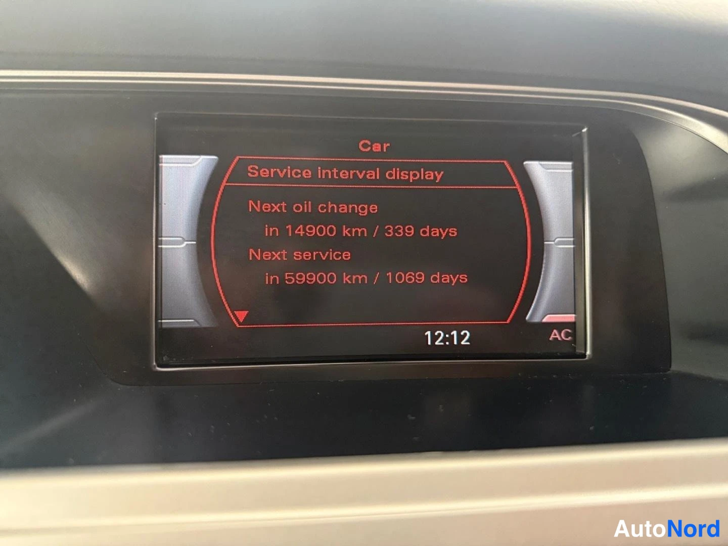 Punainen Audi A4 2008, yksityiskohta, kuva 10