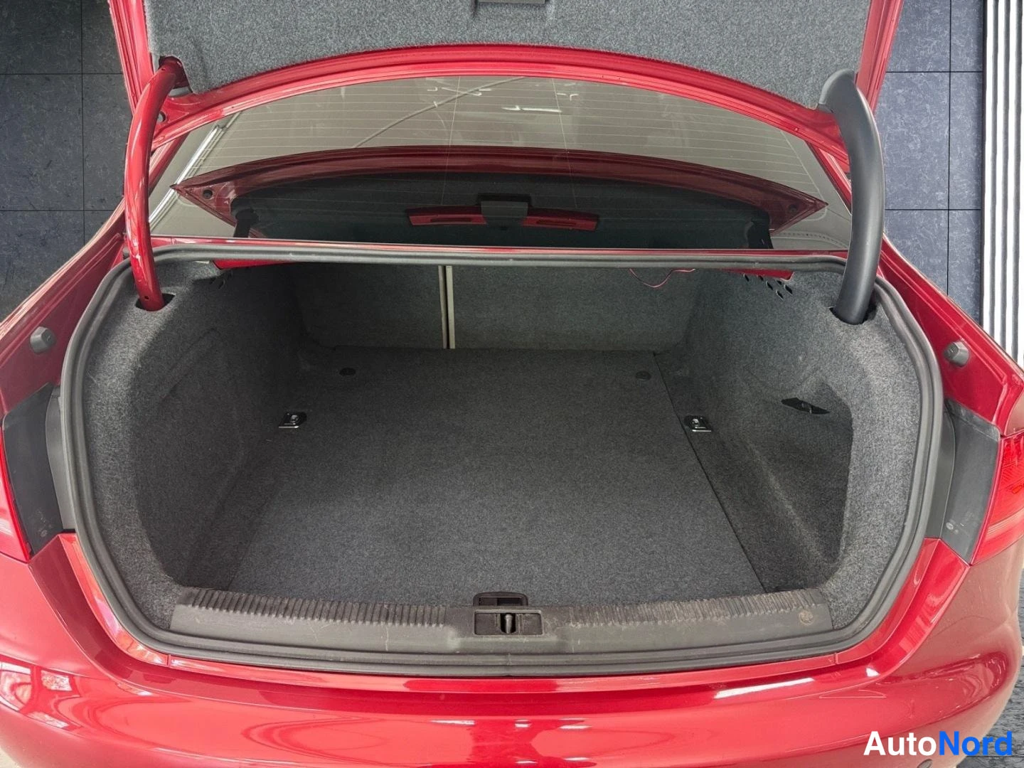 Punainen Audi A4 2008, kuva 13