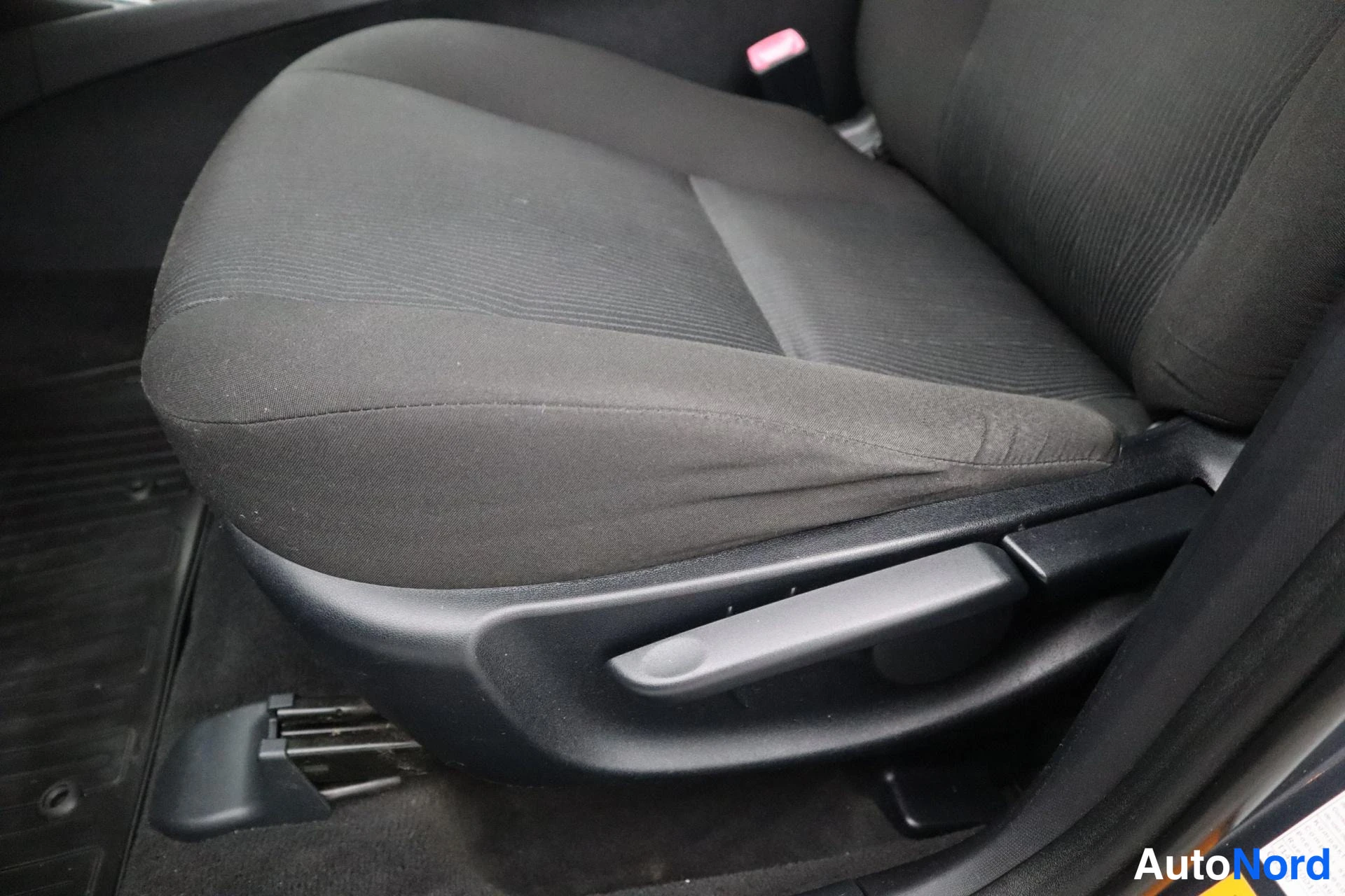 Sininen Toyota Avensis 2009, kuva 24