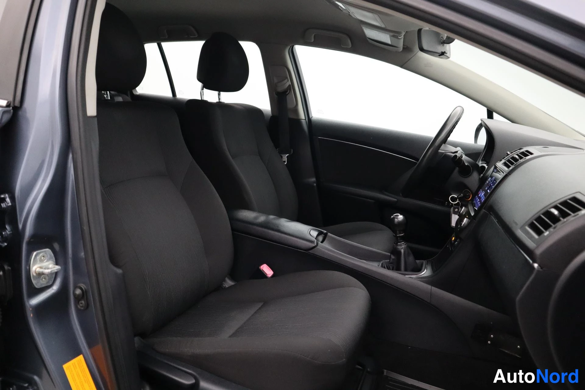 Sininen Toyota Avensis 2009, kuva 27